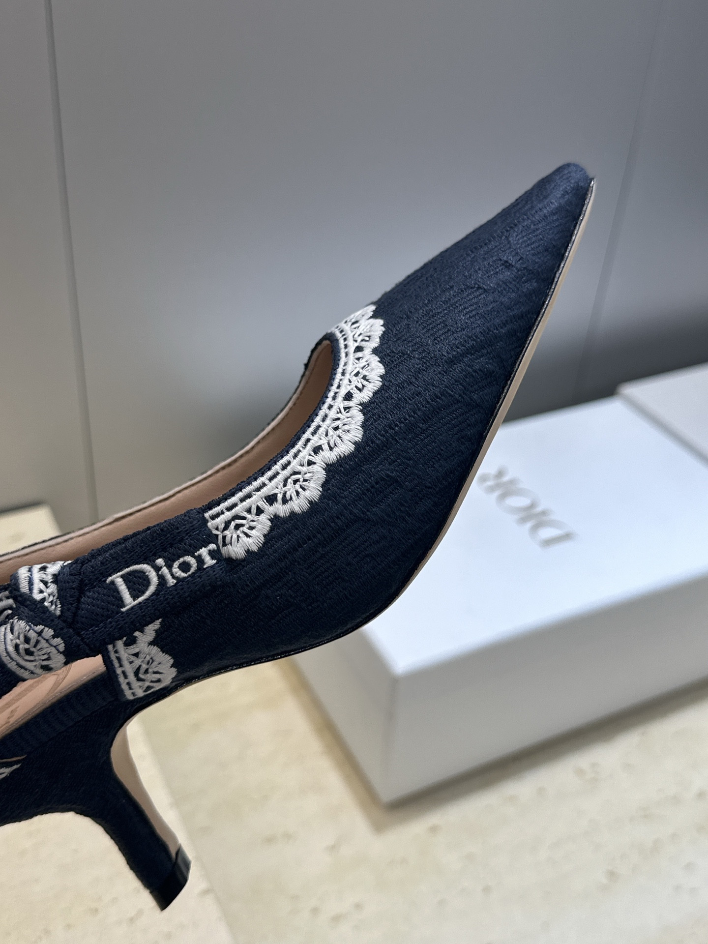 ua D*or j