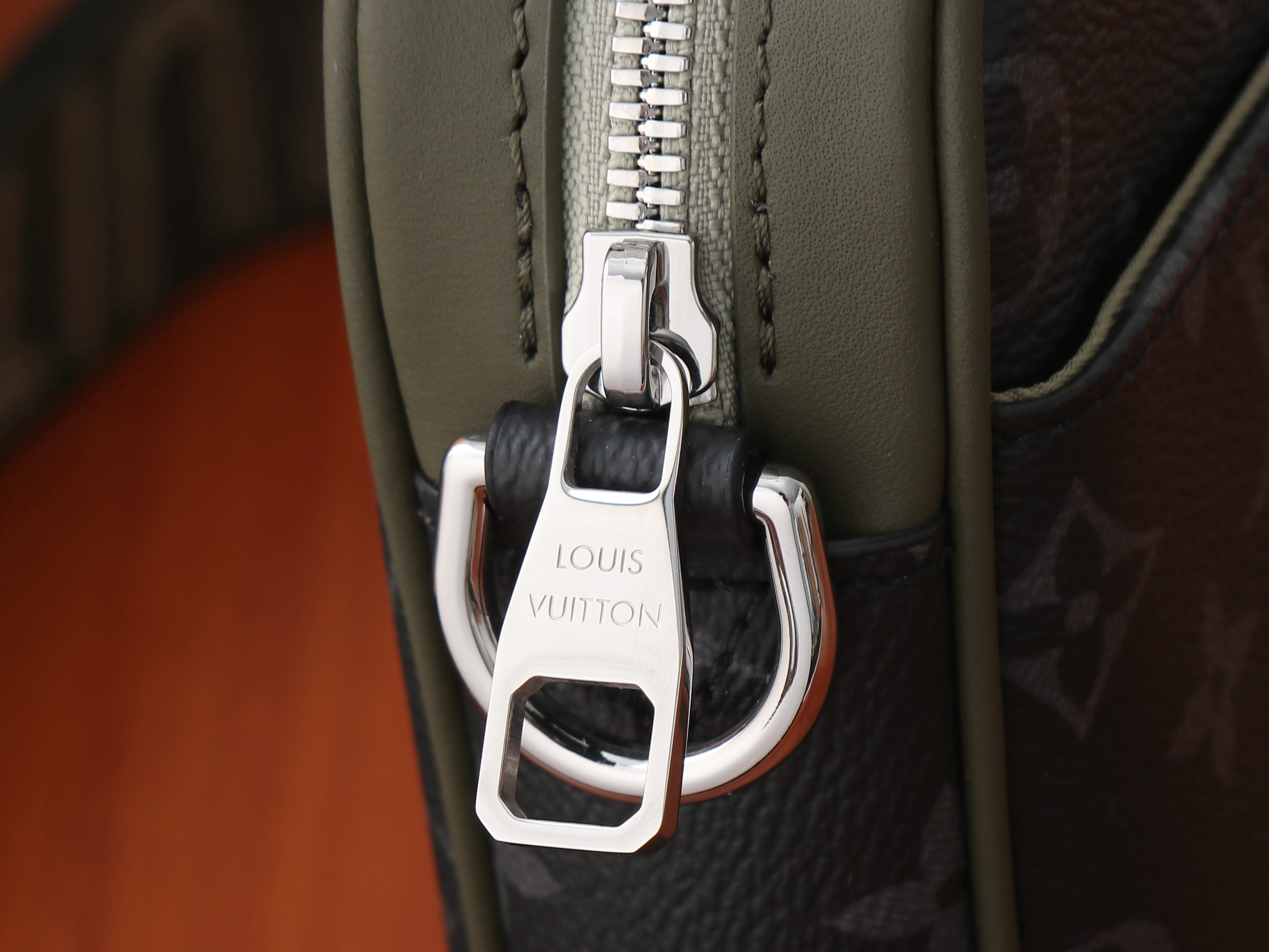 LV Trio Messenger Bag M28628 25x18.5x7cm
