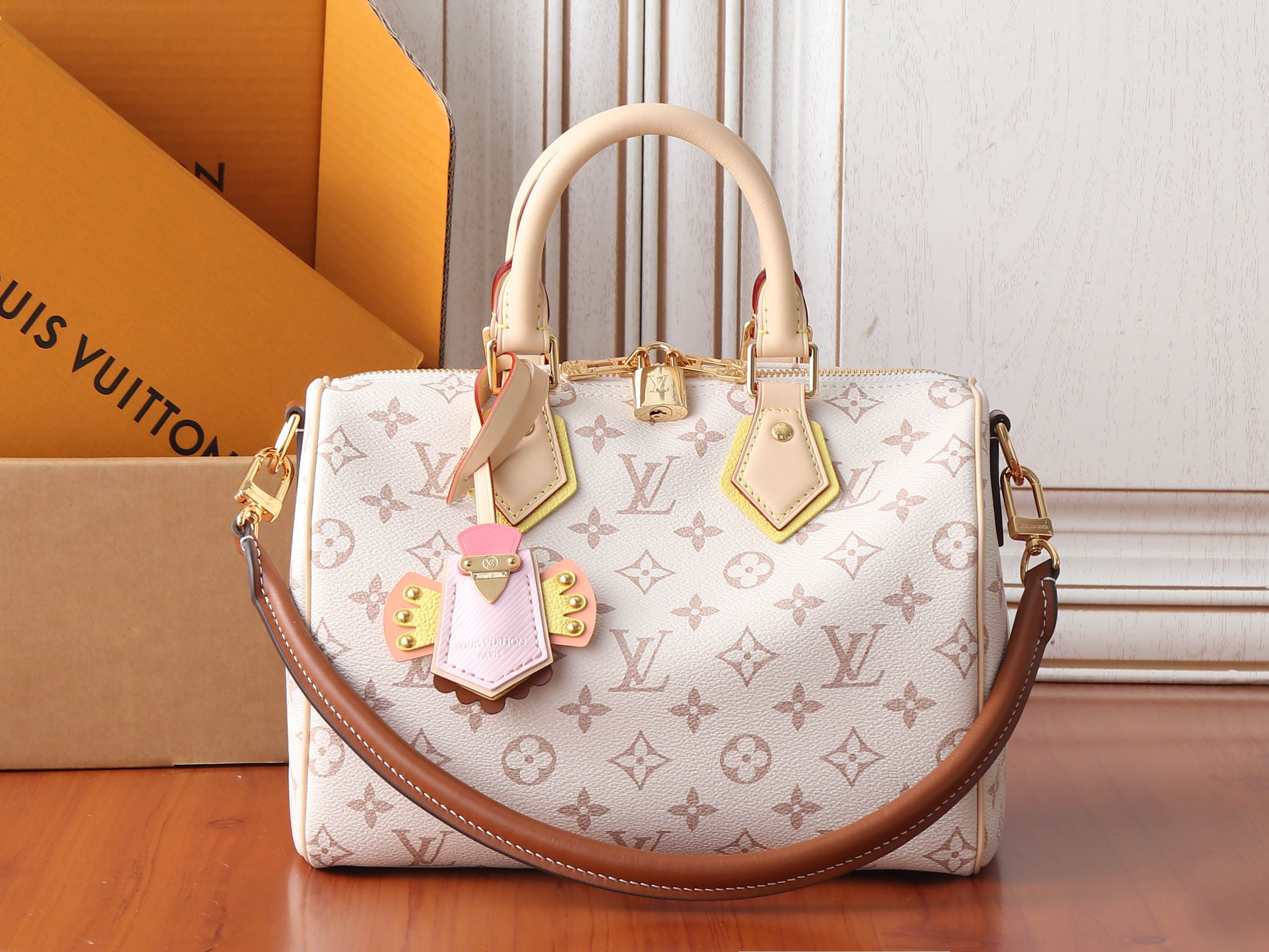 LV Speedy Bandouliere 25 M2A038 26x19x15cm