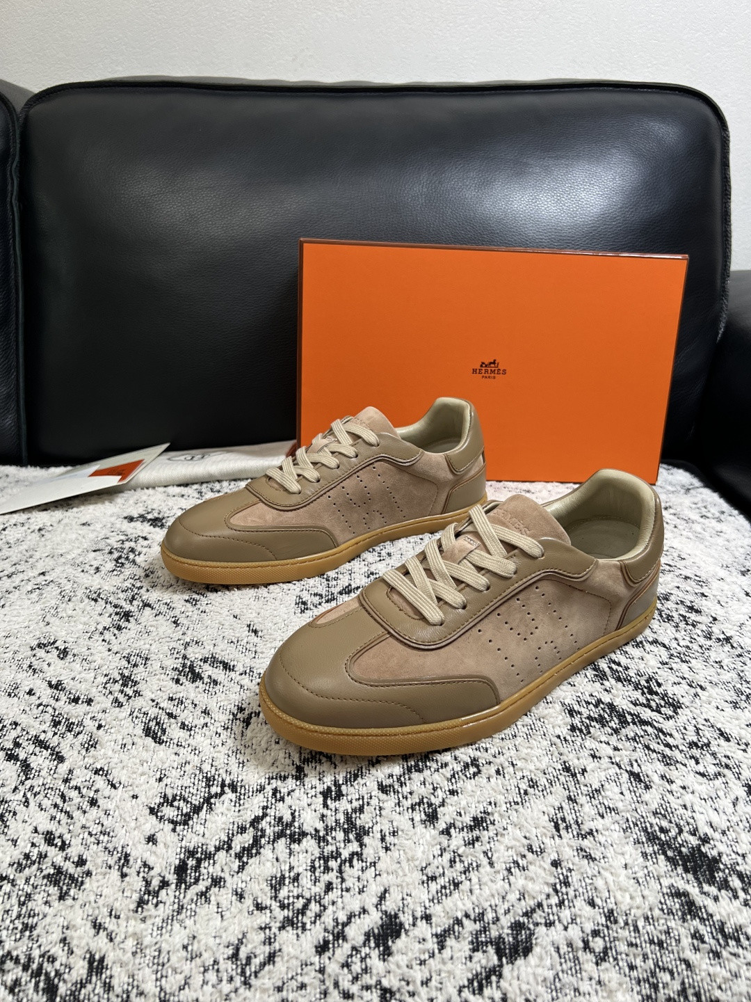 ua H**mes match sneakers