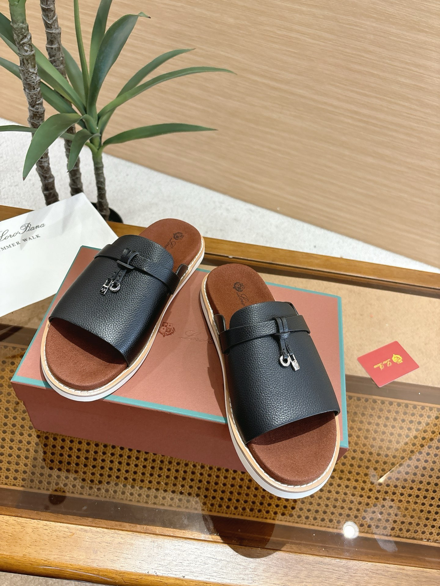 ua L**o p*ana summer walk sandals