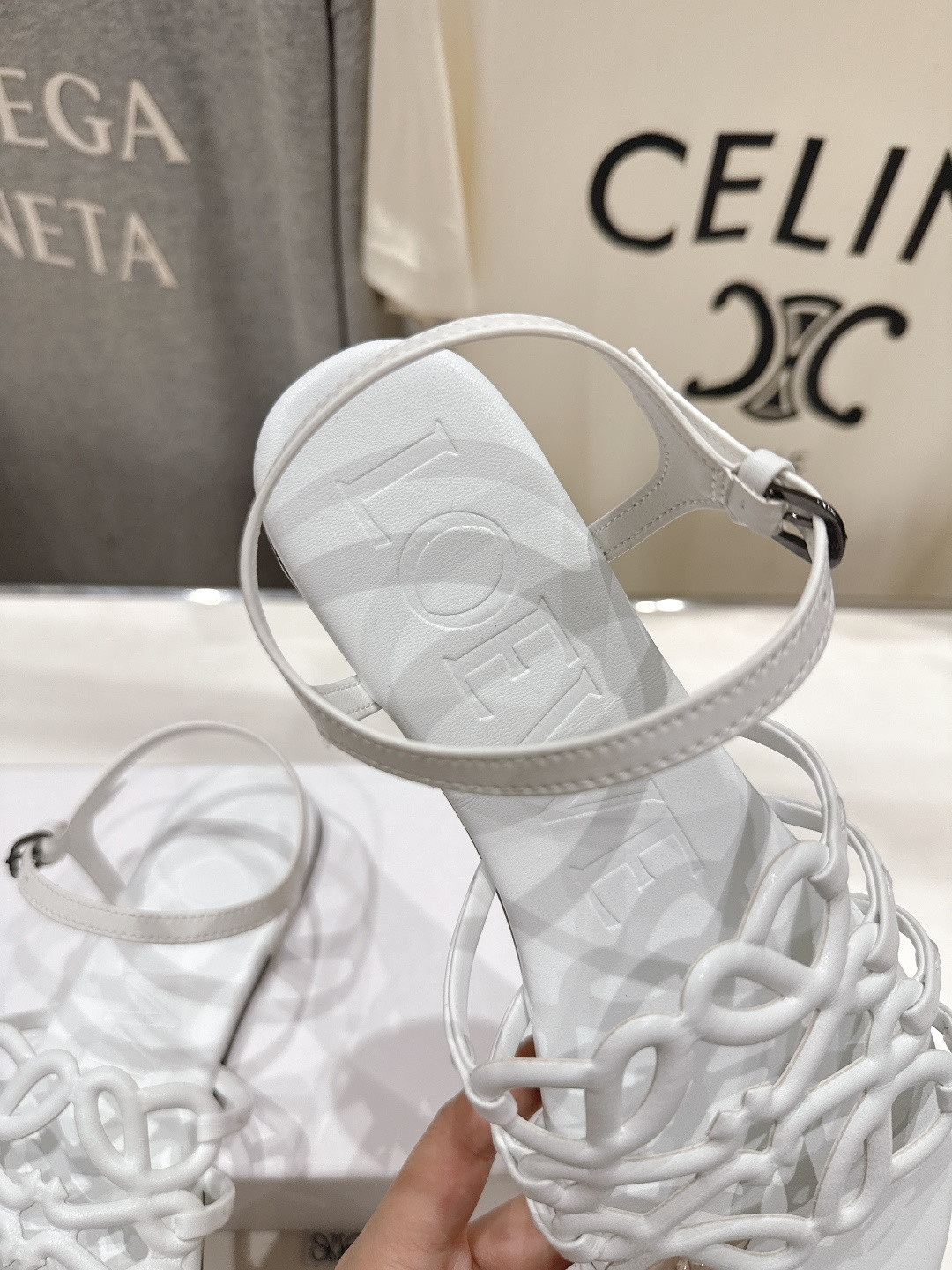 ua L0ew* petal anagram sandal