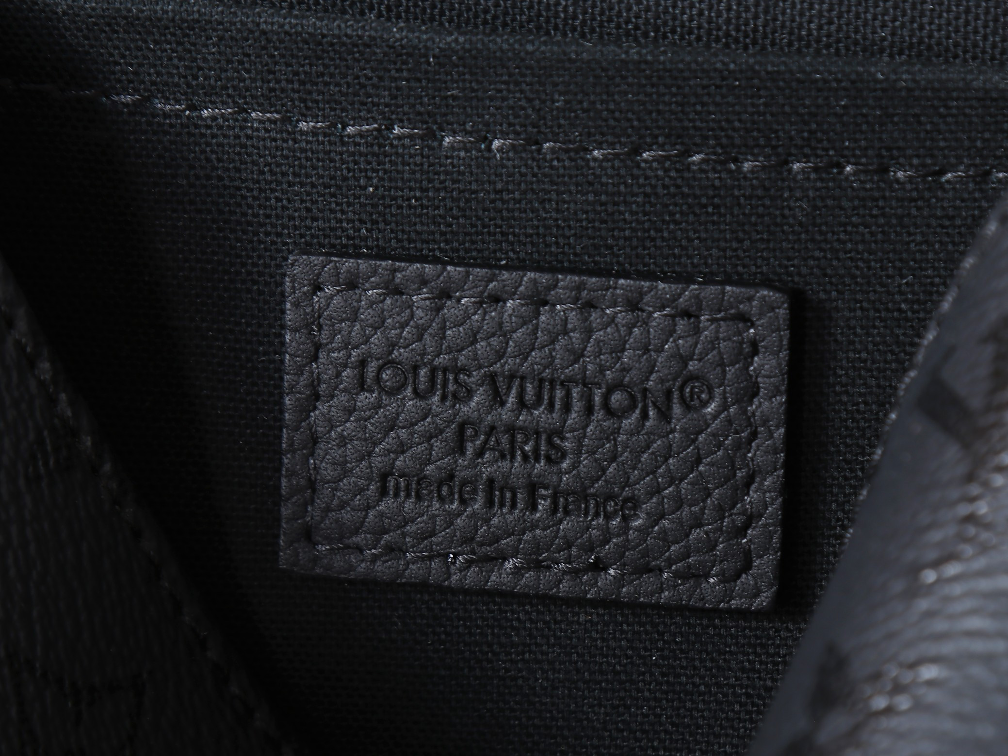 LV Satchel Wearable Wallet M2A259 19.5x15x6cm