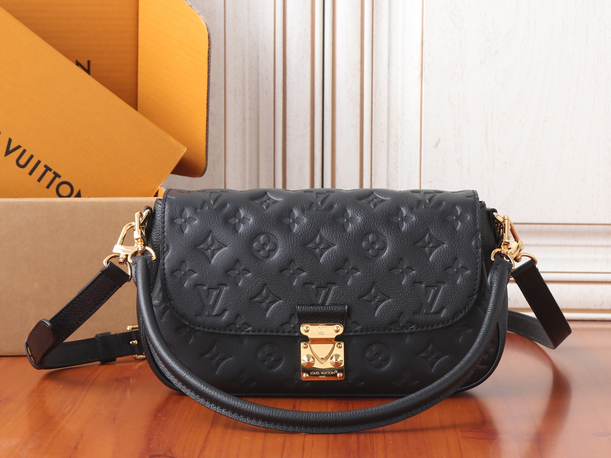 LV Pochette Métis Soft M29783 25x15x5cm
