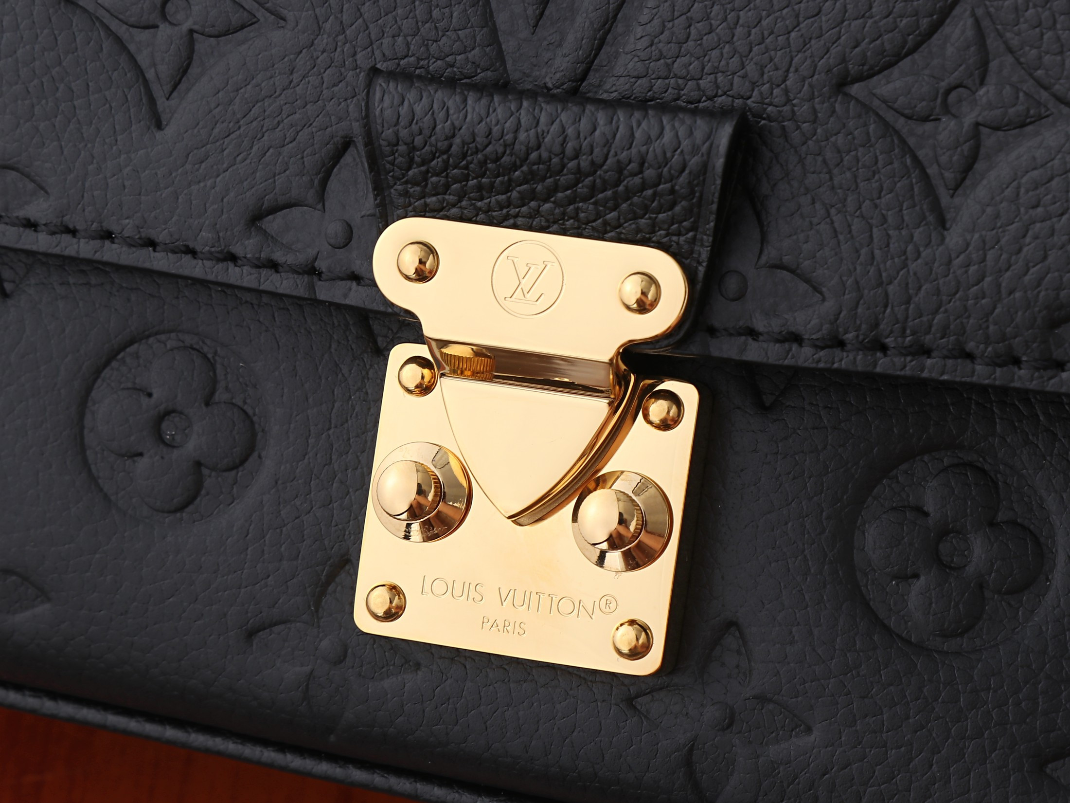 LV Pochette Métis Soft M29783 25x15x5cm
