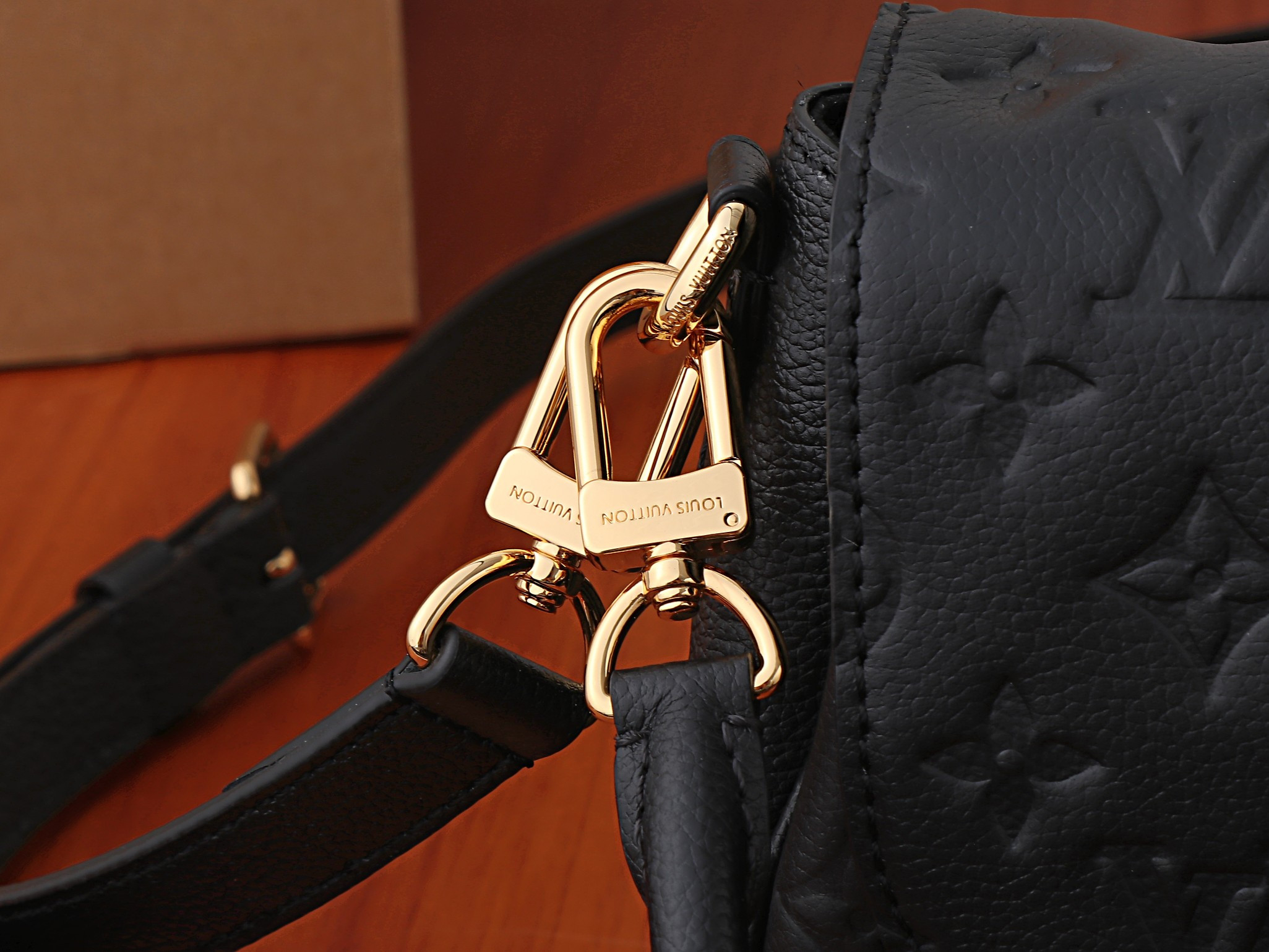 LV Pochette Métis Soft M29783 25x15x5cm