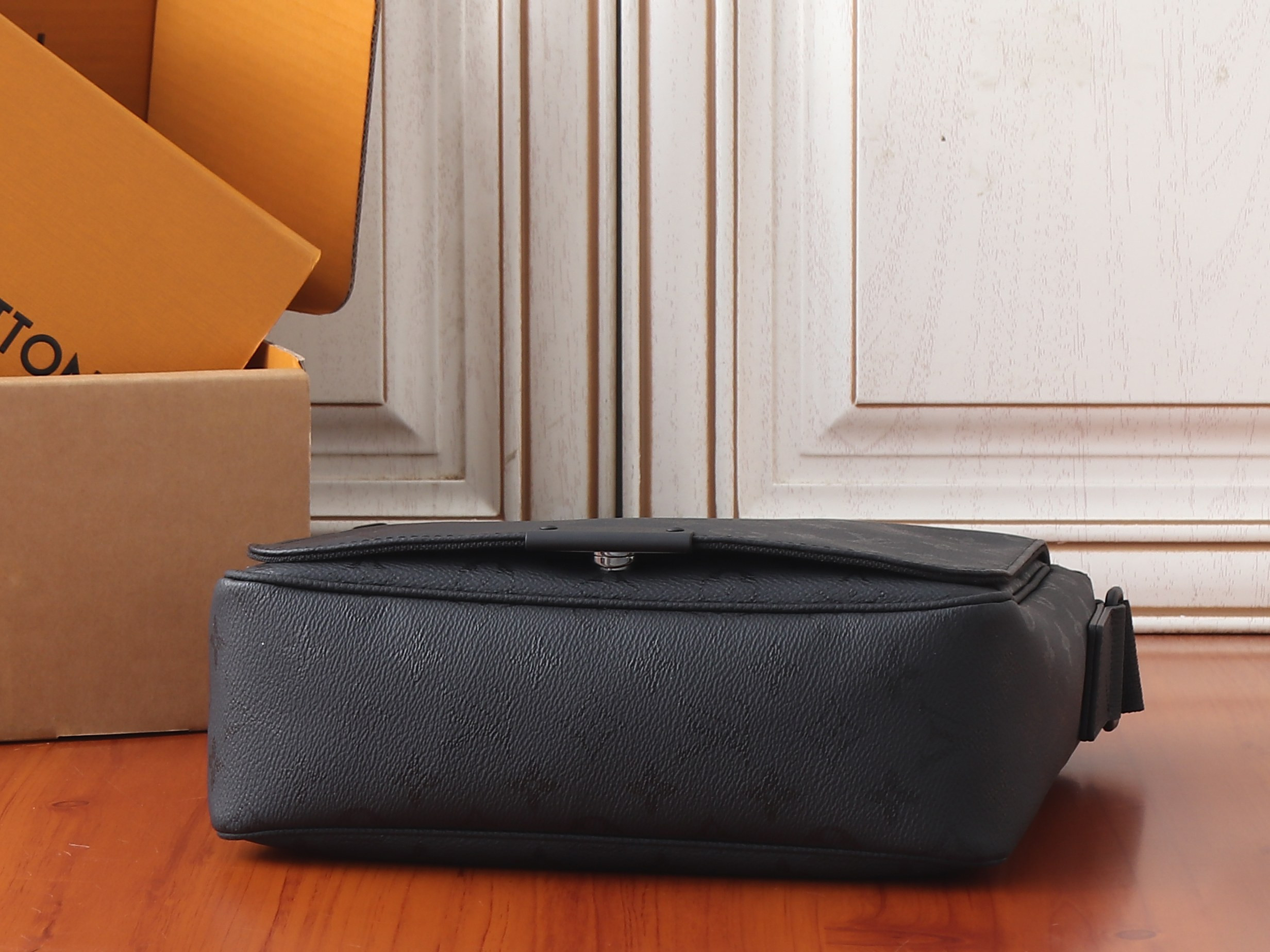 LV Bastille PM M2A195 23x27x8cm