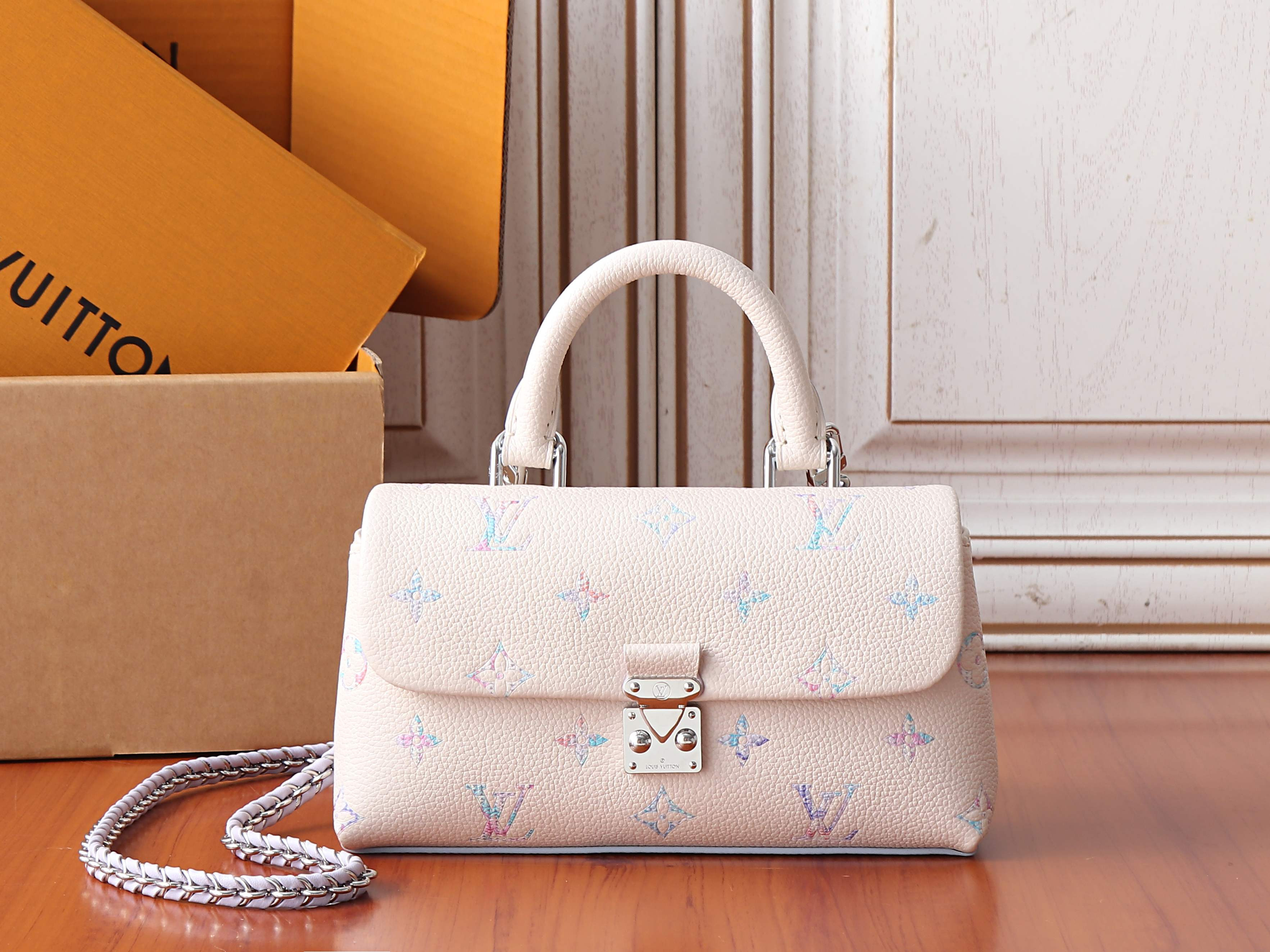 LV Nano Madeleine M2A374 21x12.5x6cm