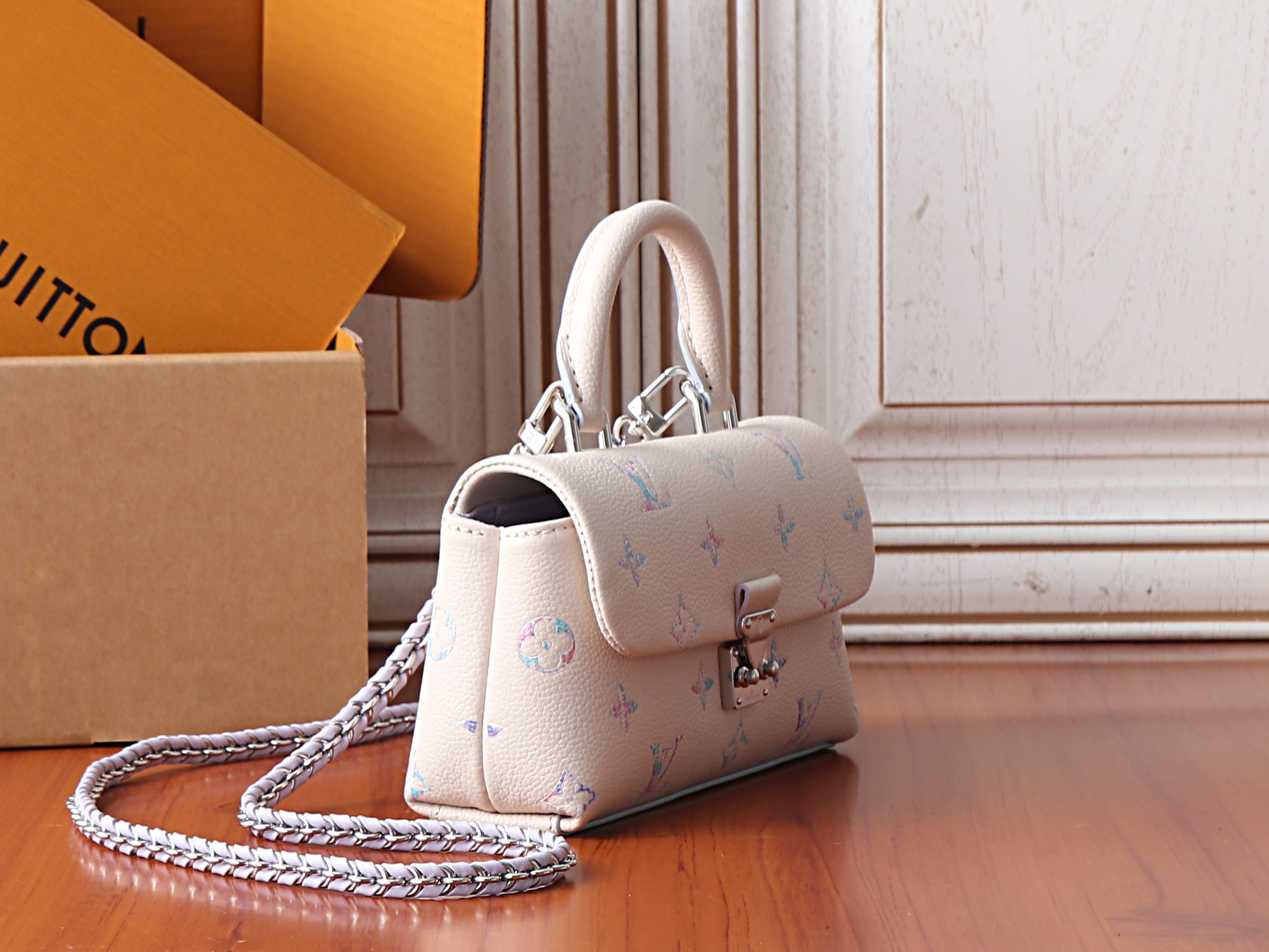 LV Nano Madeleine M2A374 21x12.5x6cm