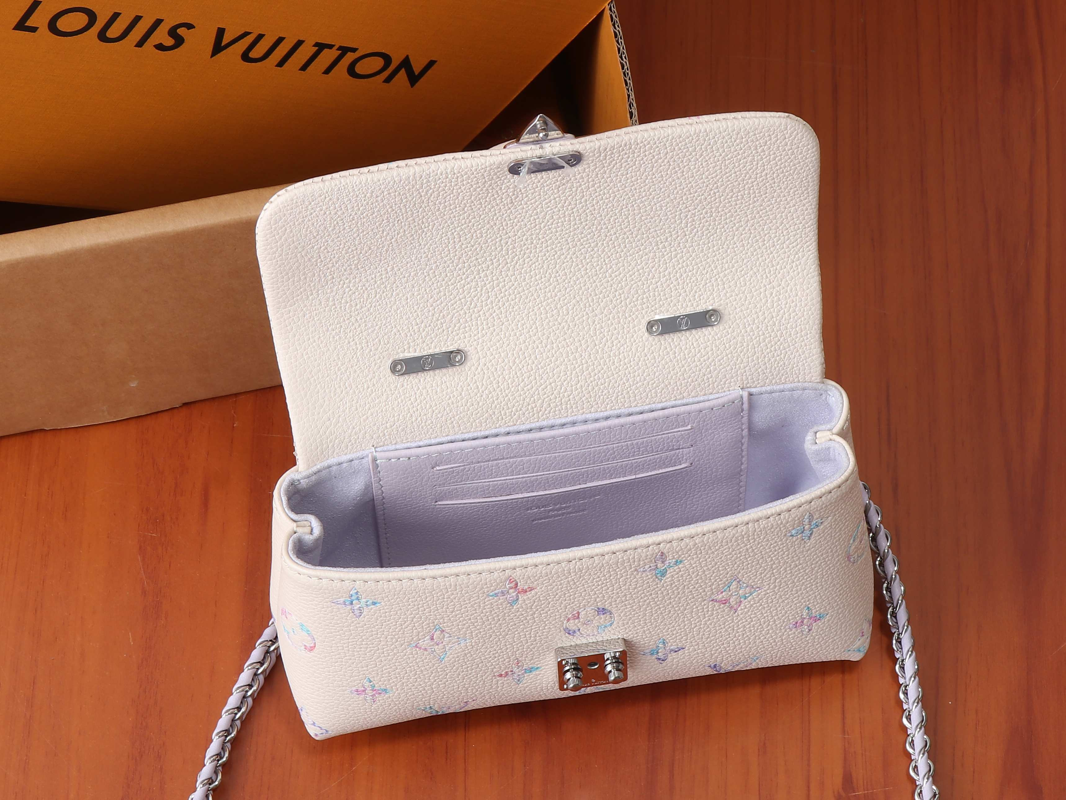 LV Nano Madeleine M2A374 21x12.5x6cm