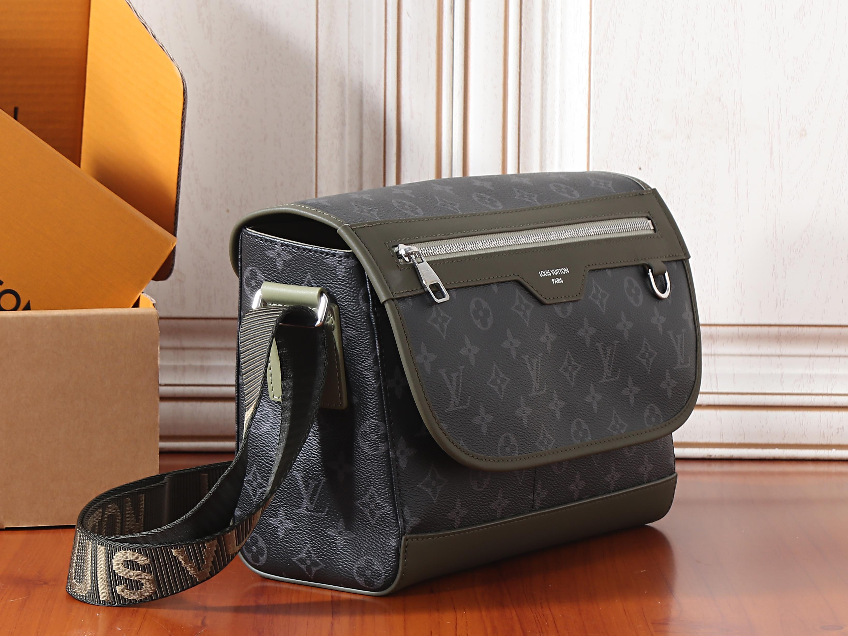 LV Courrier Messenger Bag M28629 37x27x12cm