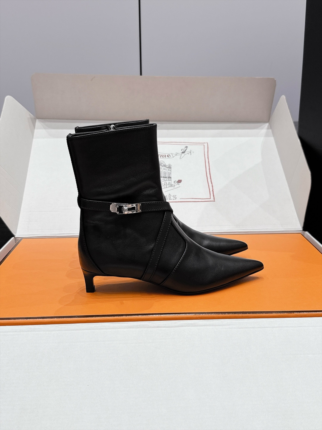 ua H**mes nice 40 ankle boot