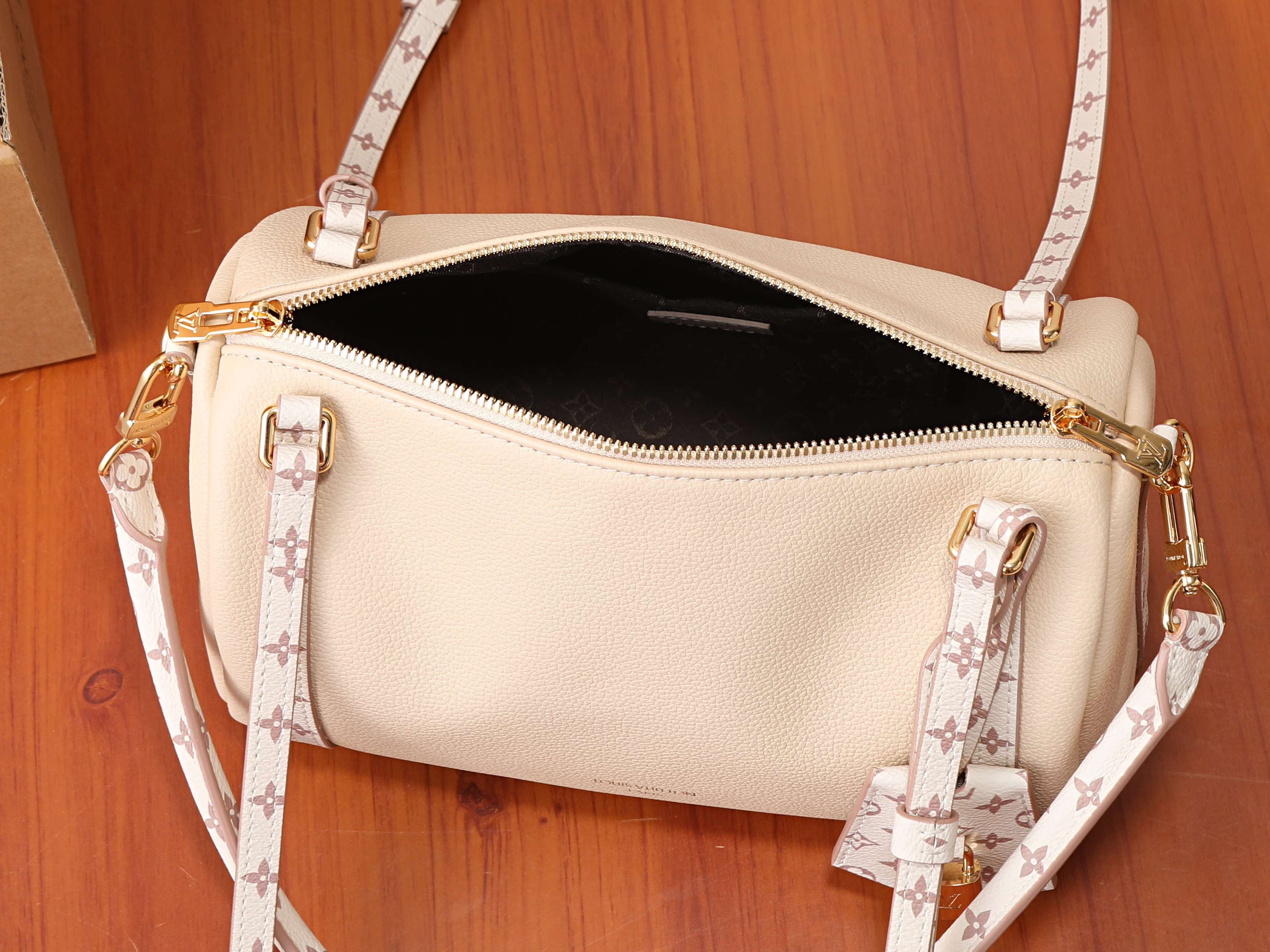 LV Express PM M2A393 26x17x13.5cm