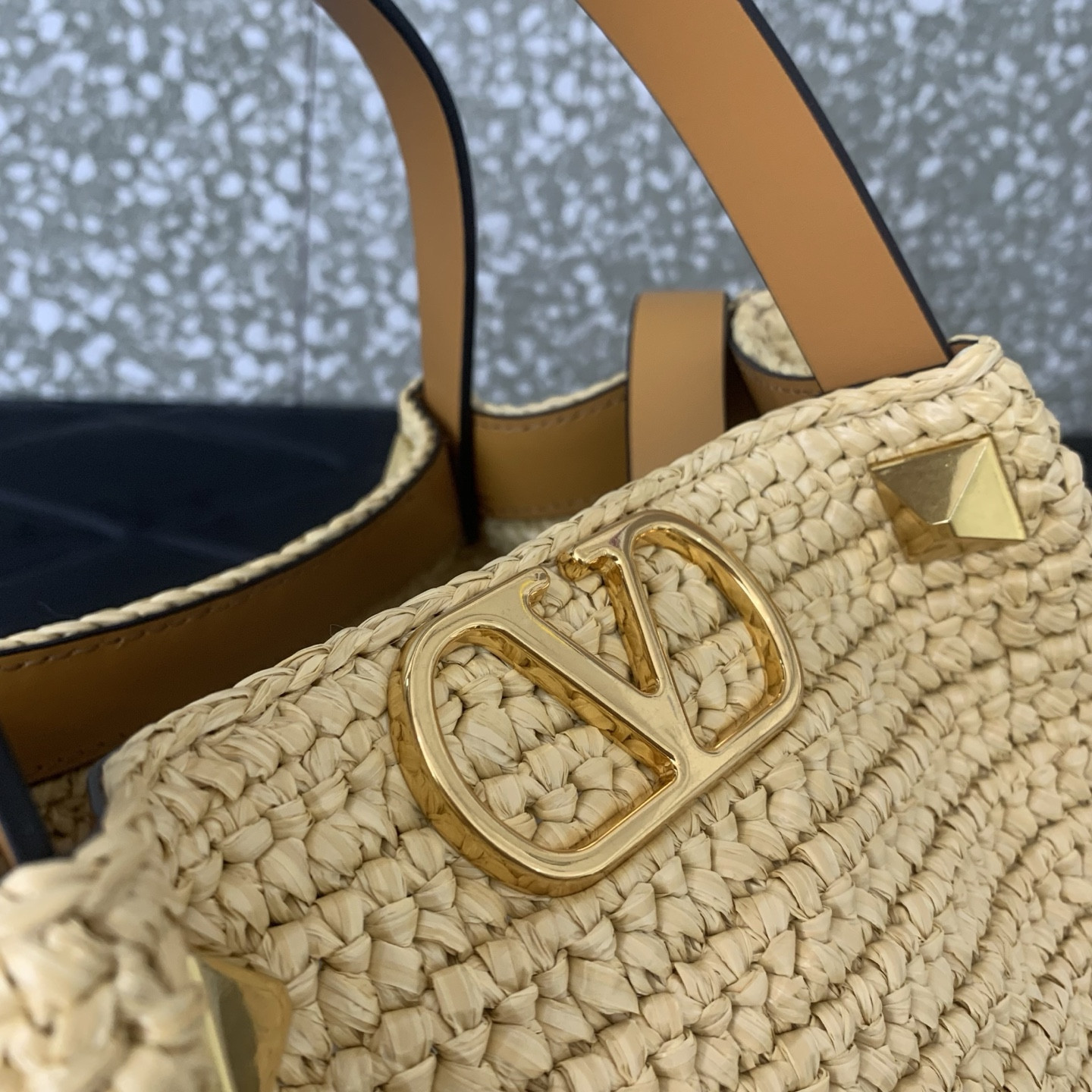 Va1e*ntin0 garavani small raffia shopping bag 25x18x12cm