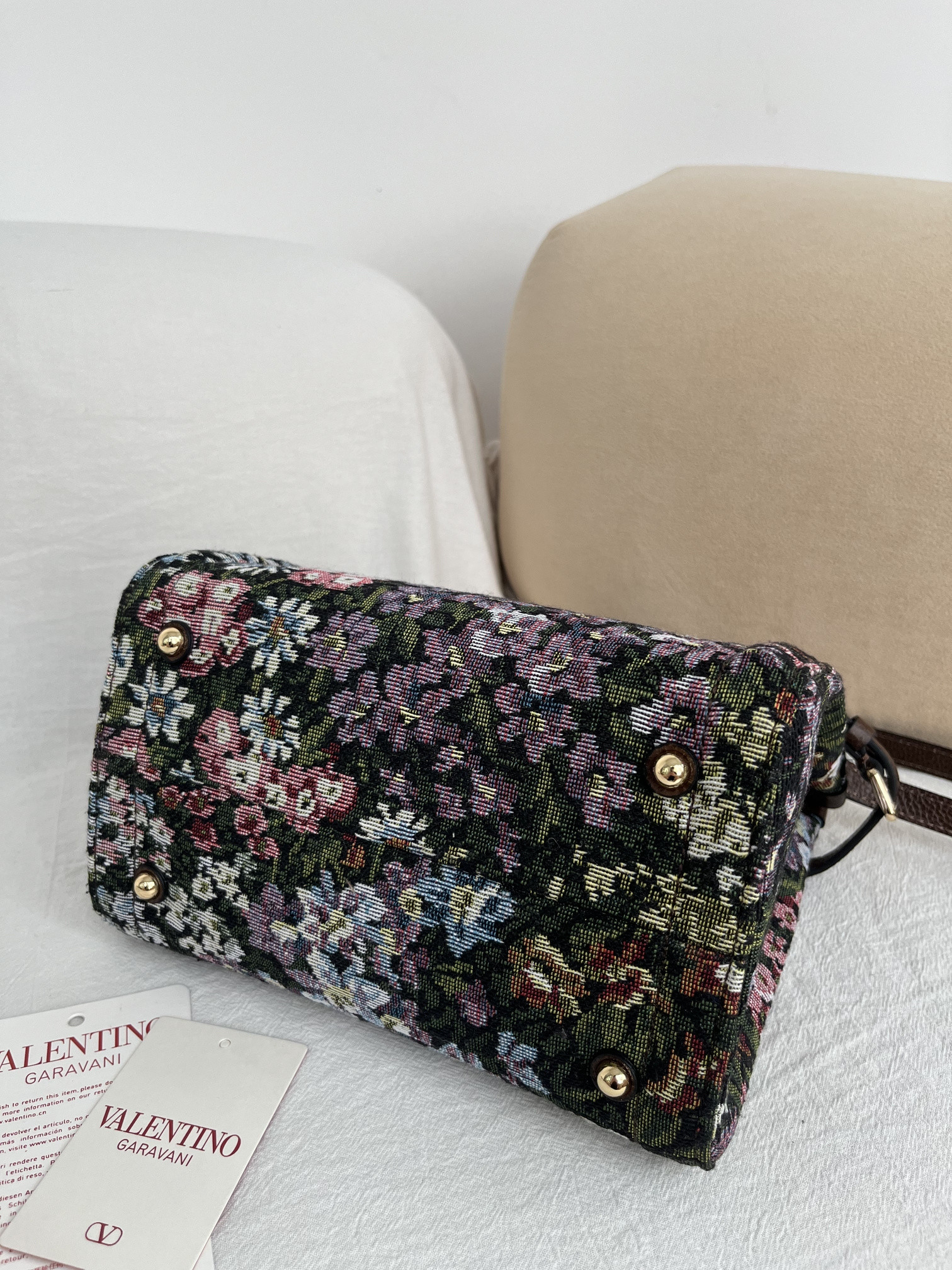 Va1e*ntin0 garavani antibes small shopping bag 22x19x12cm