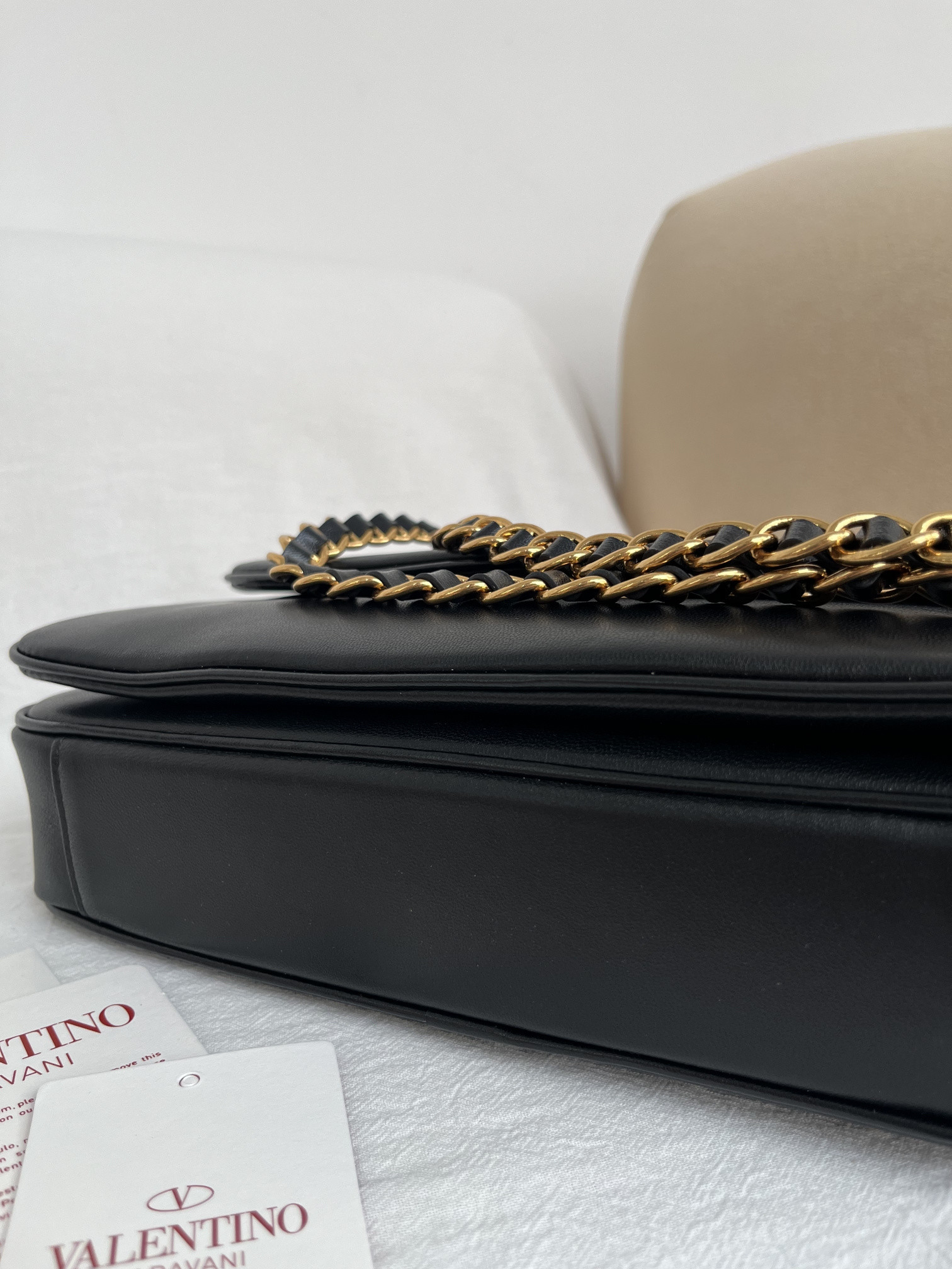 Va1e*ntin0 garavani djuna medium chain bag 26.5x17x7cm