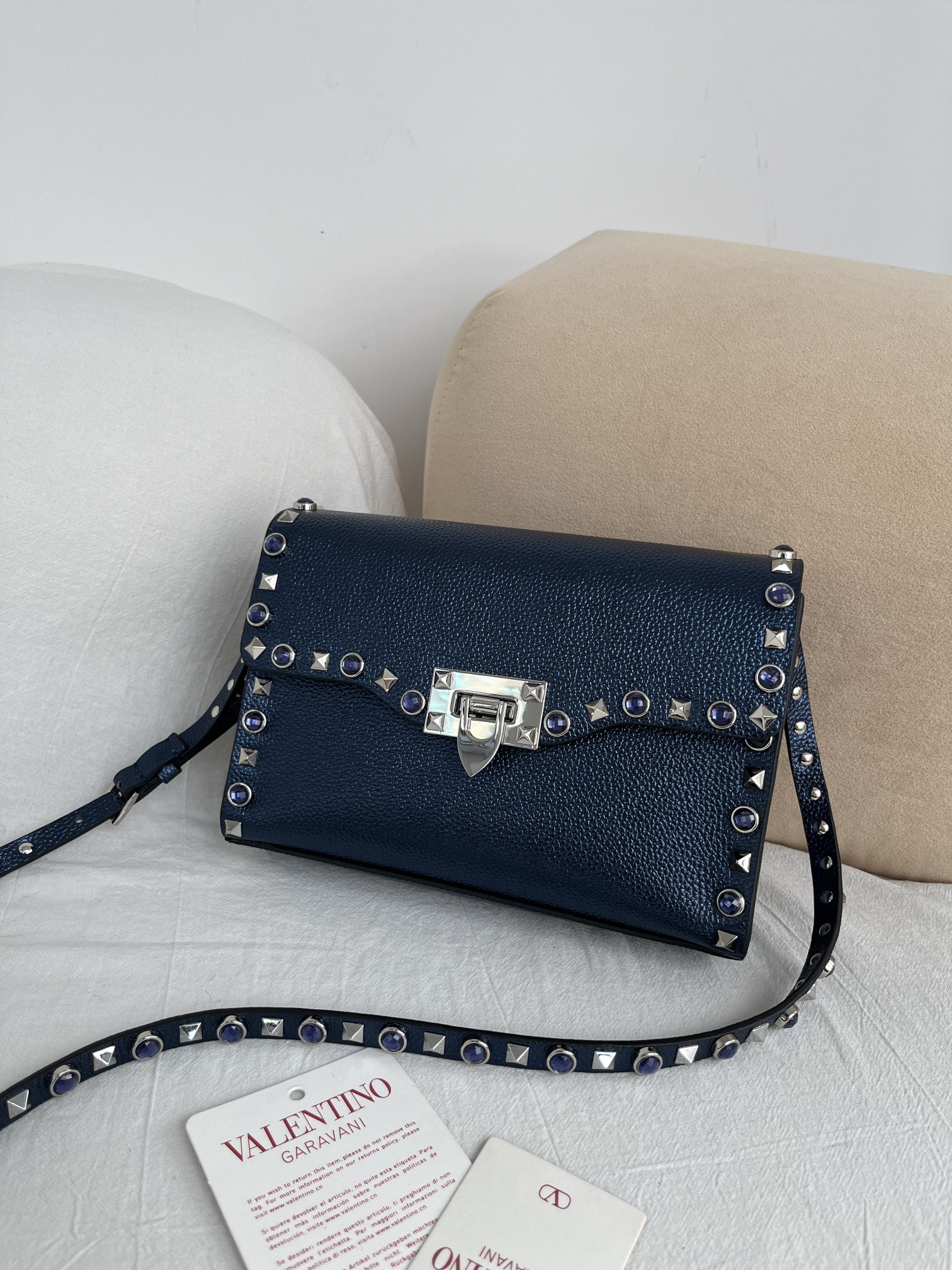 Va1e*ntin0 garavani rockstud small shoulder bag 23x15x7cm