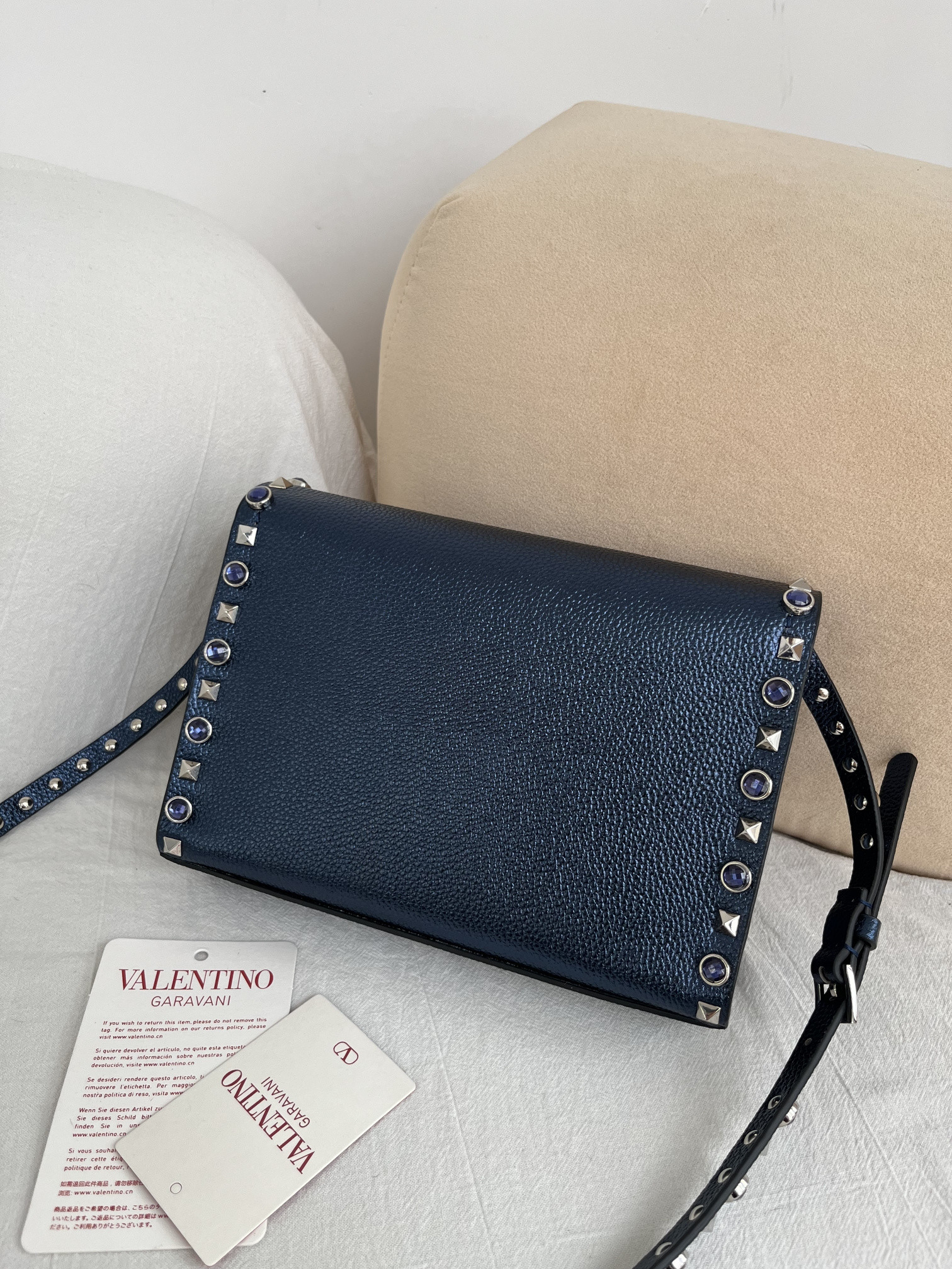 Va1e*ntin0 garavani rockstud small shoulder bag 23x15x7cm