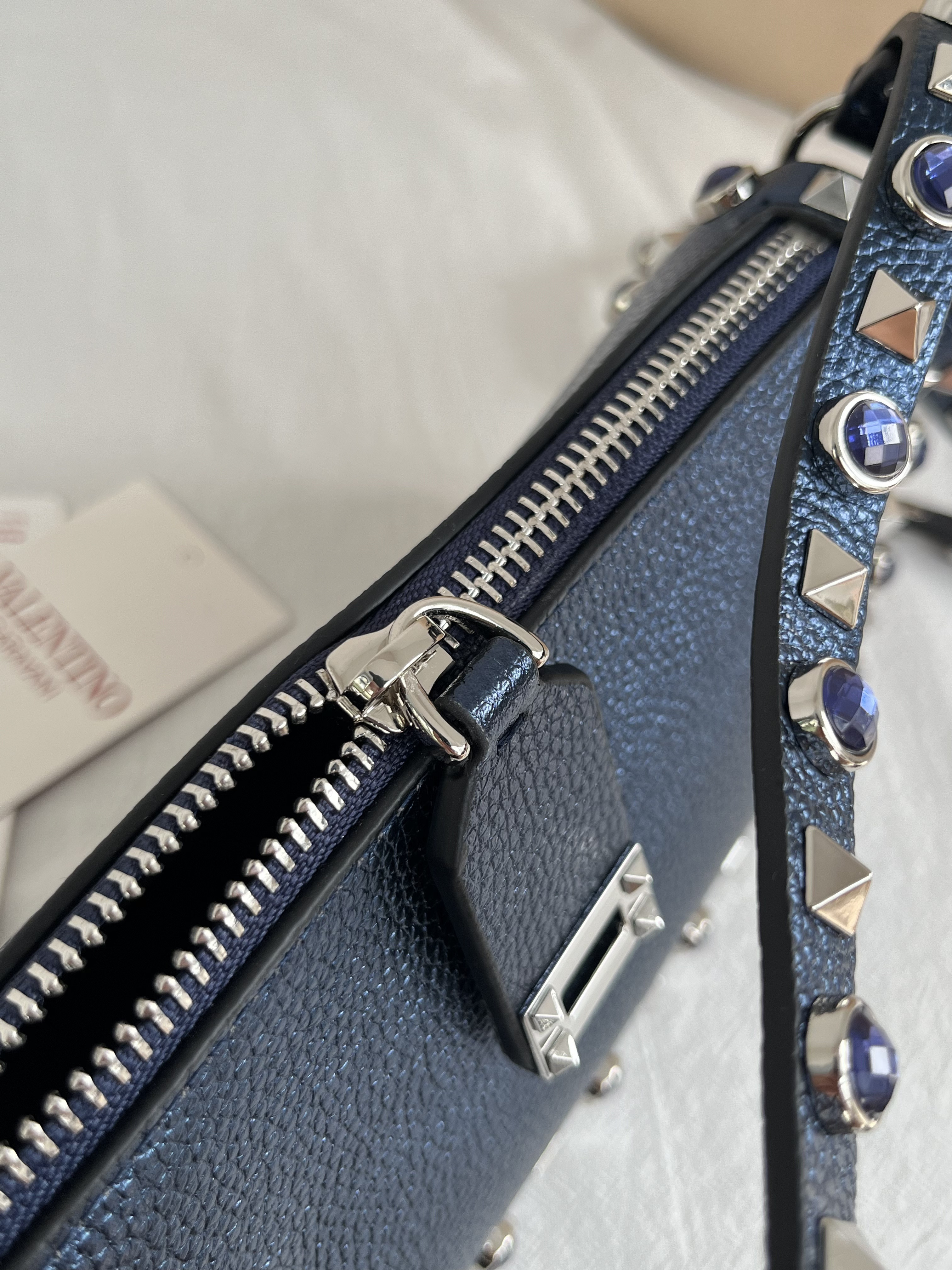 Va1e*ntin0 garavani rockstud small shoulder bag 19x13x7cm