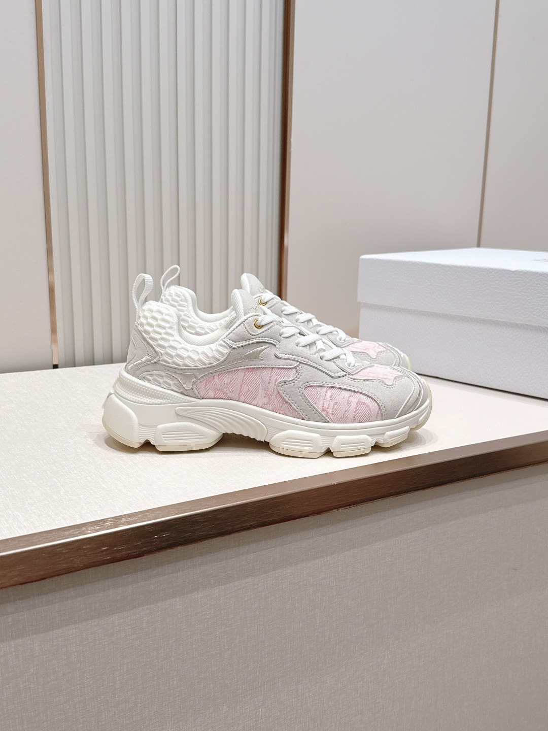 ua D*or vibe sneakers