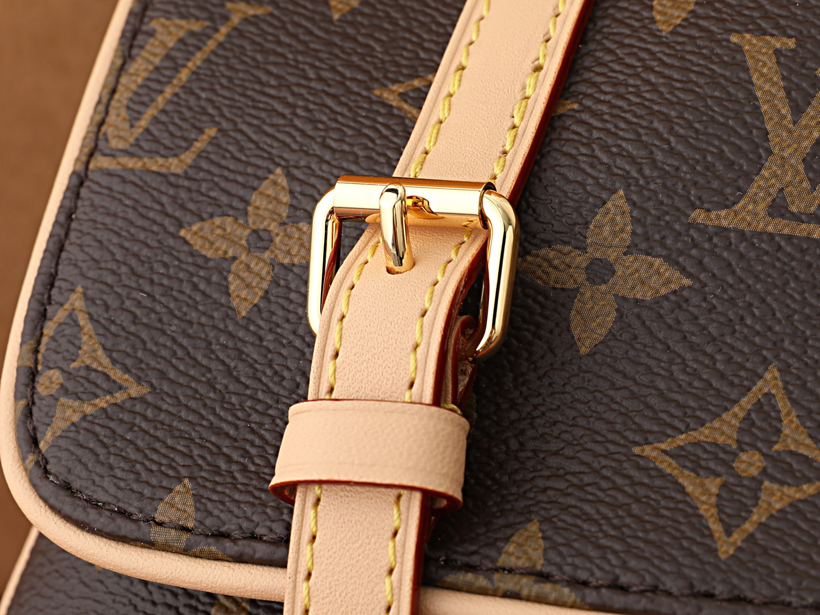 LV Marelle M28613 28 x 15.5 x 7 cm