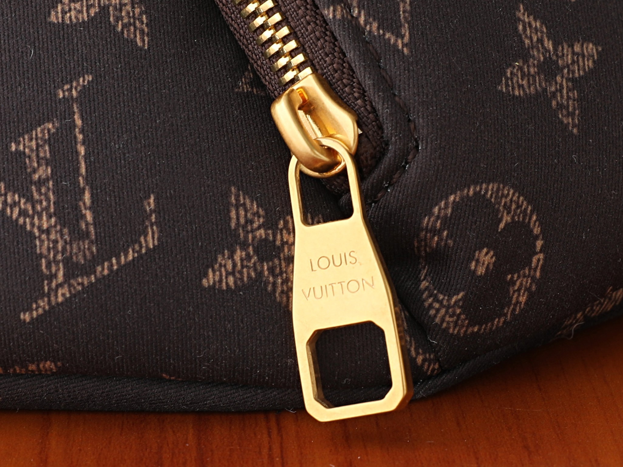 lv rush bumbag l0*is V*t0n silk tech m2a452 30x15x8cm