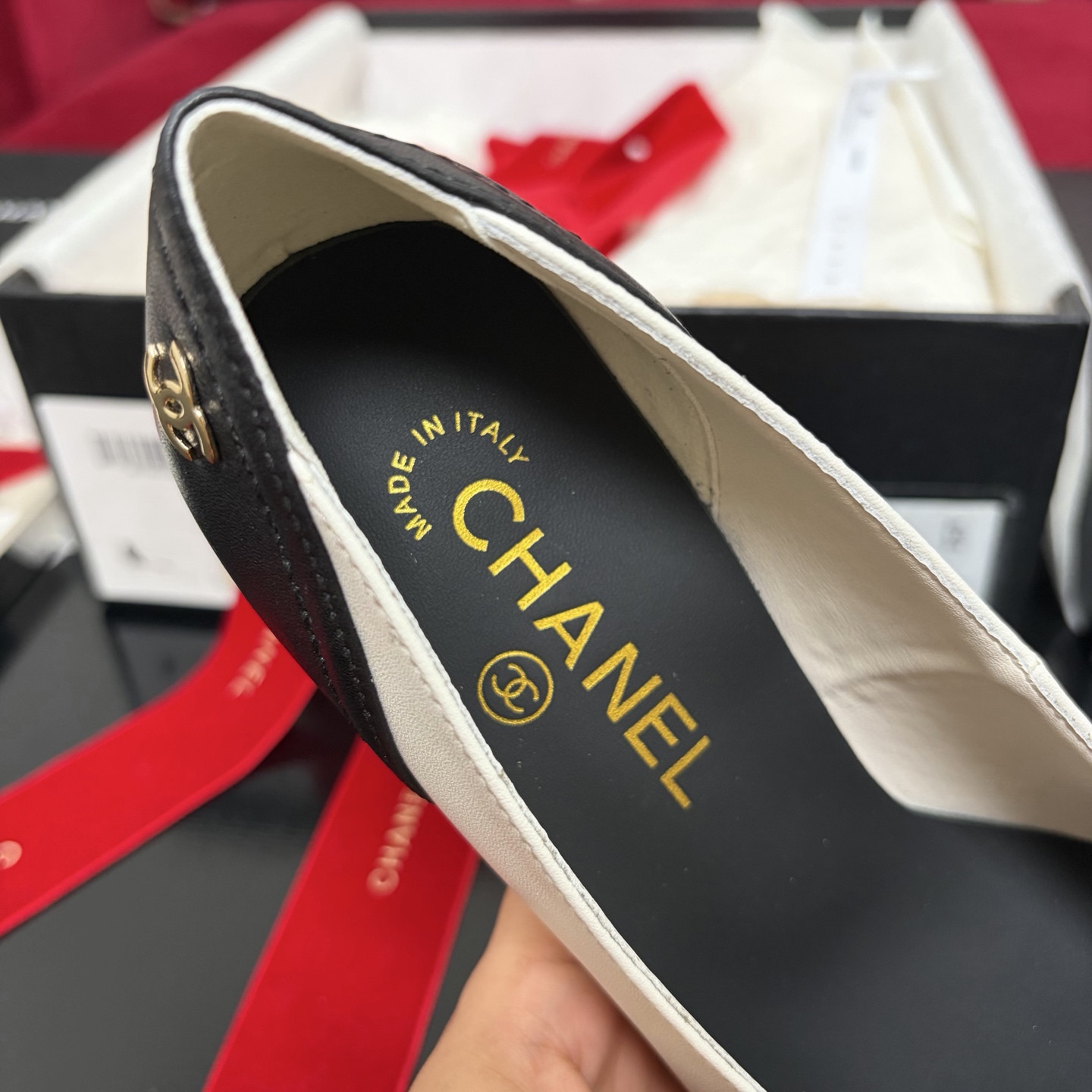 ua Ch*el pumps