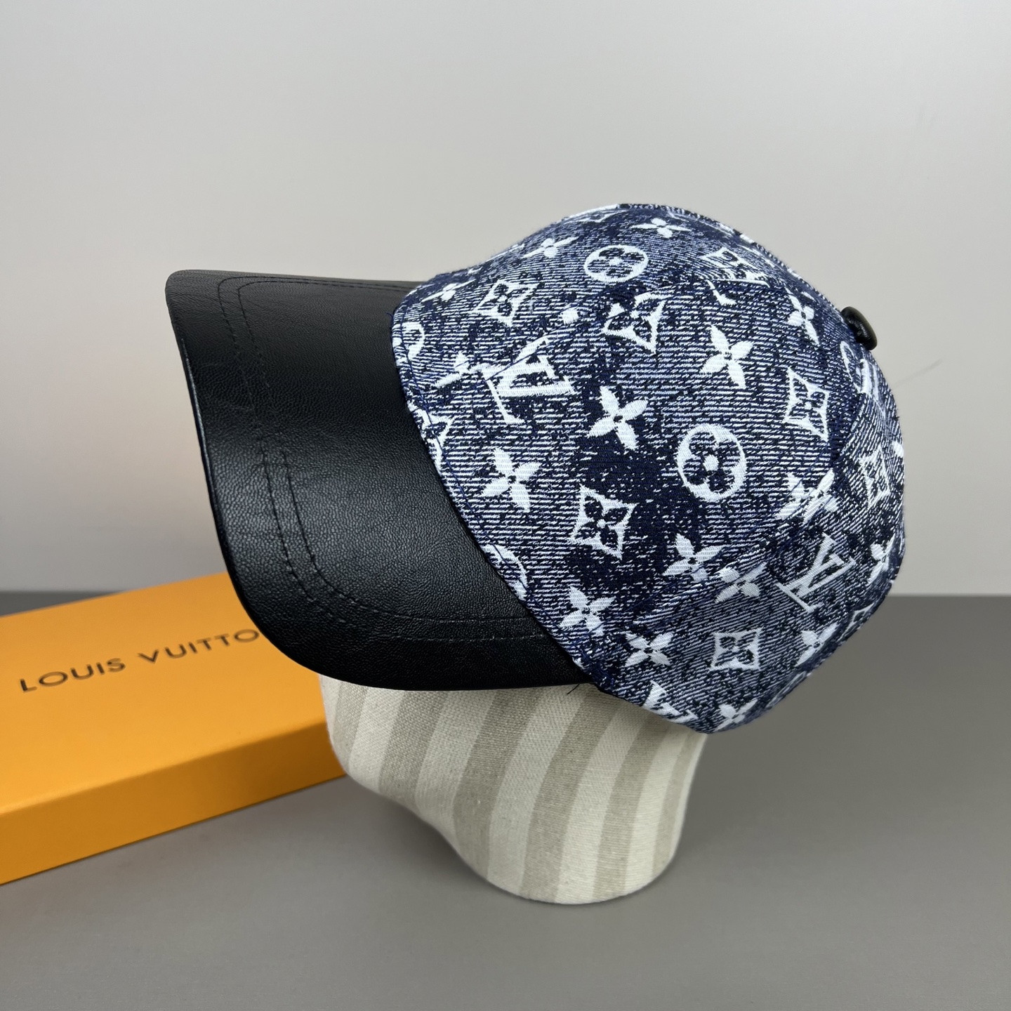 l0*is V*t0n baseball cap