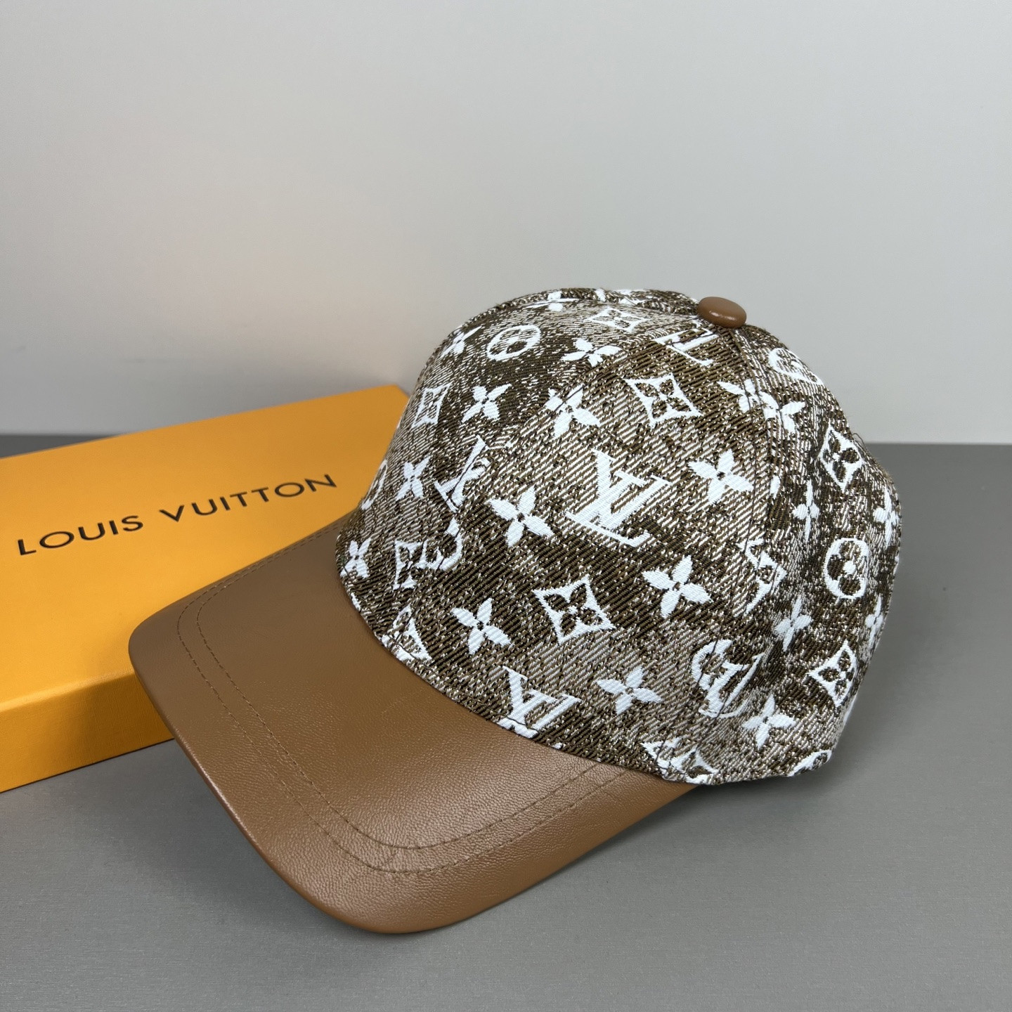 l0*is V*t0n baseball cap