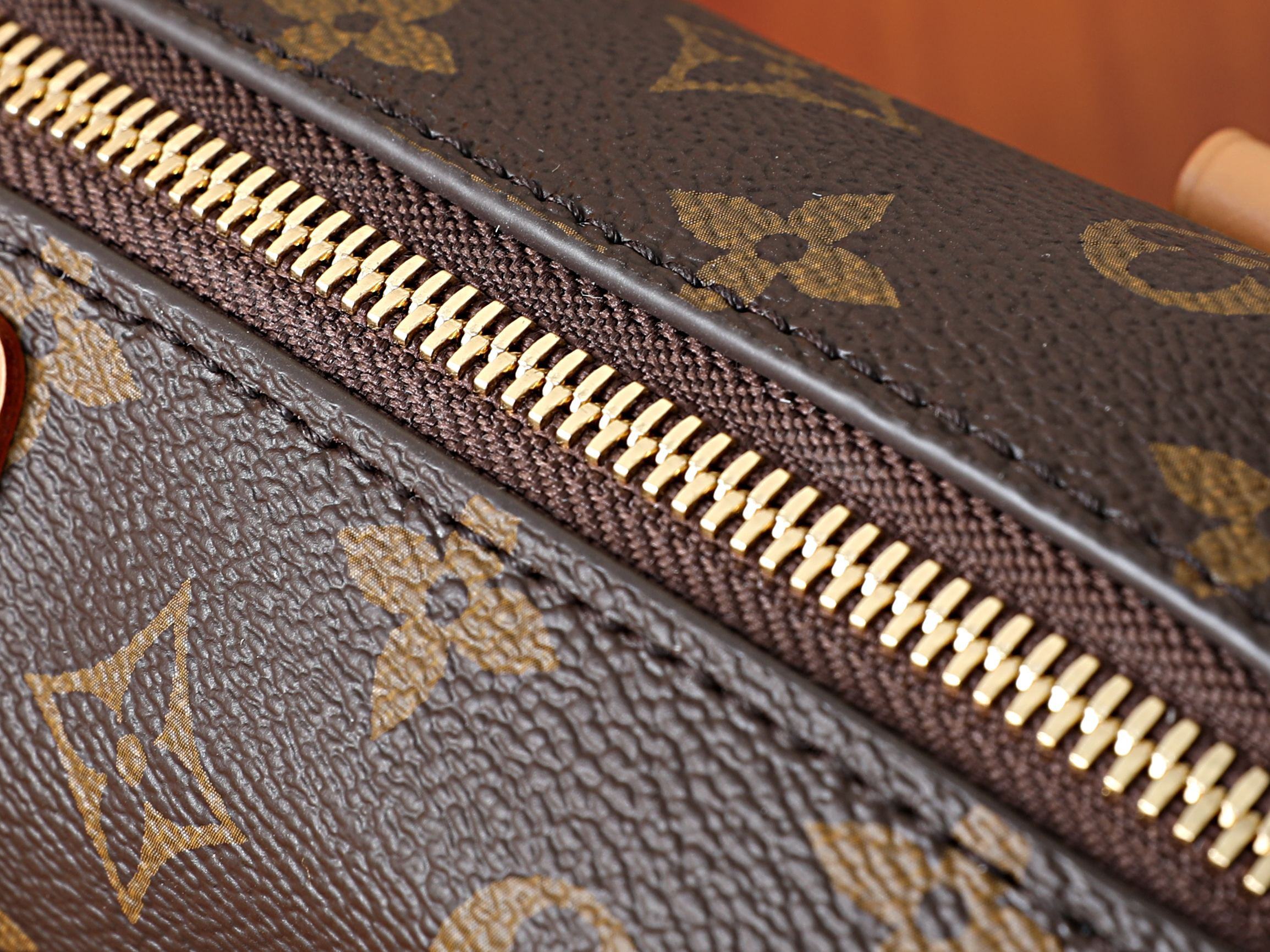 LV Malle De Jour M3A169 24x15x8cm