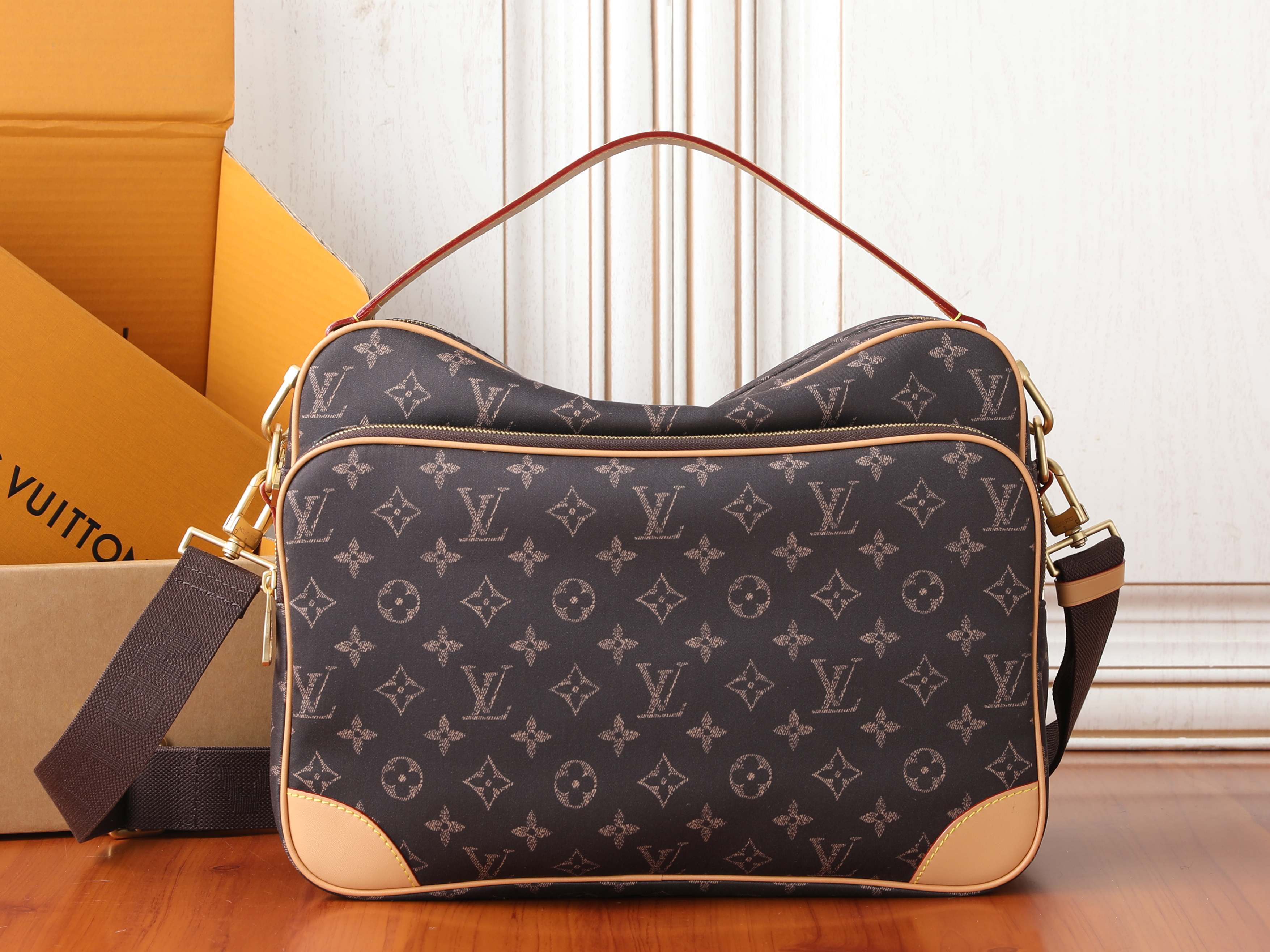 lv nil xl l0*is V*t0n silk tech m29853 37x26x19cm