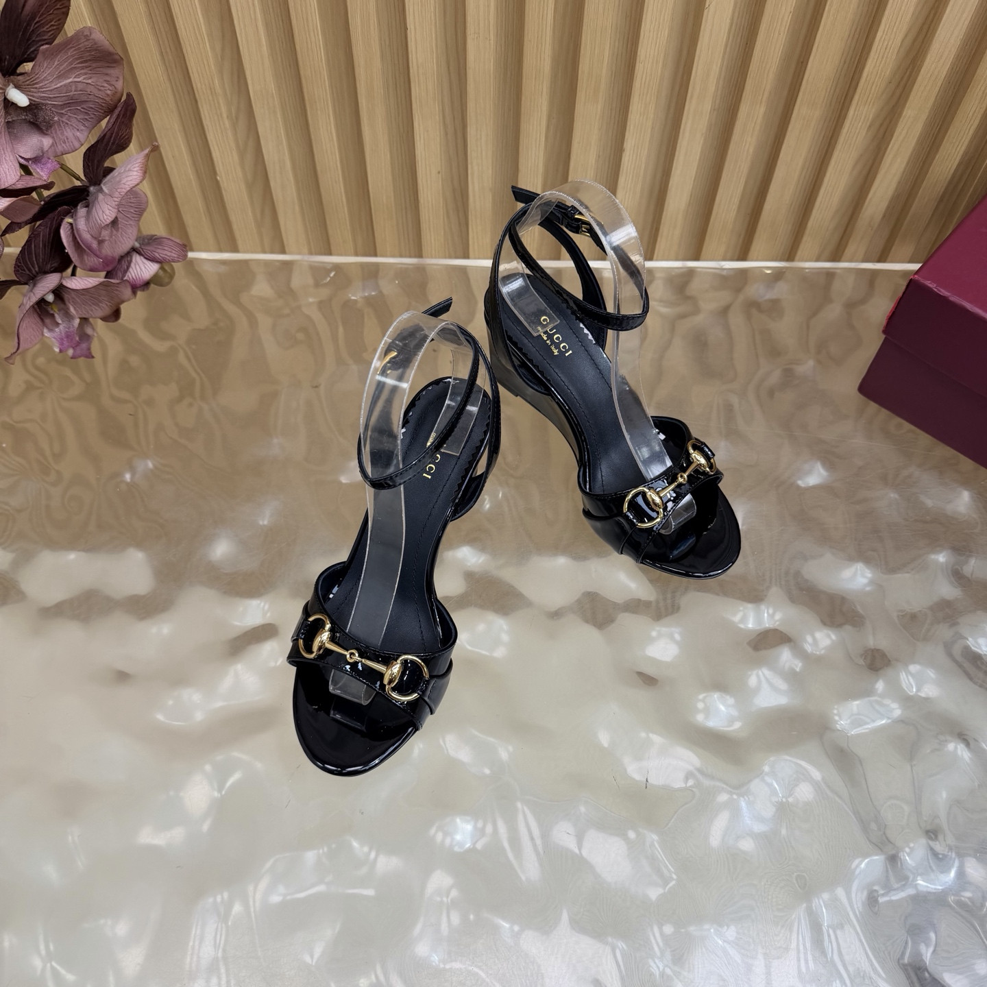 ua G*u*i donna wedge sandal 8cm heel