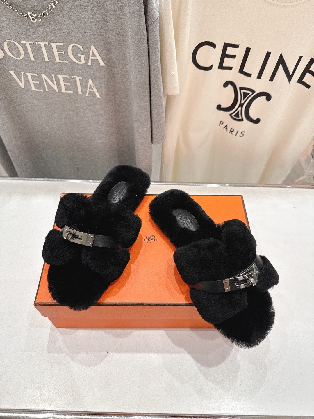ua H**mes chypre sandals