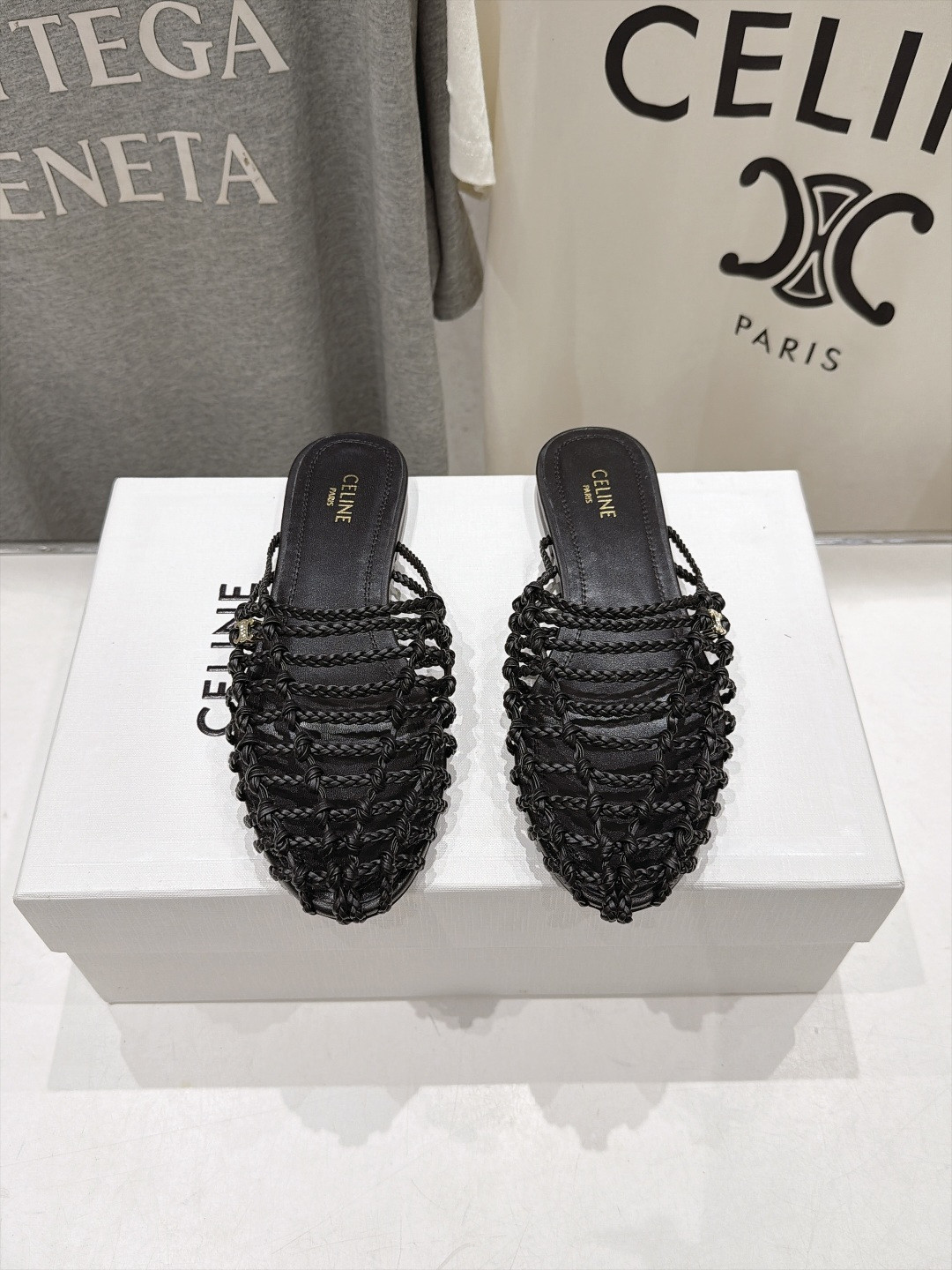 ua Ce**e scoobie braided mule