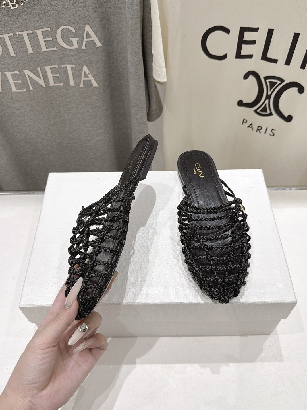 ua Ce**e scoobie braided mule