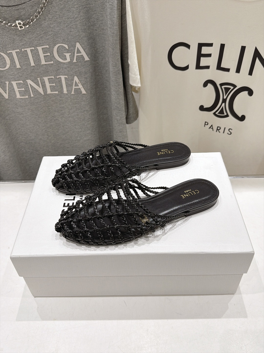 ua Ce**e scoobie braided mule