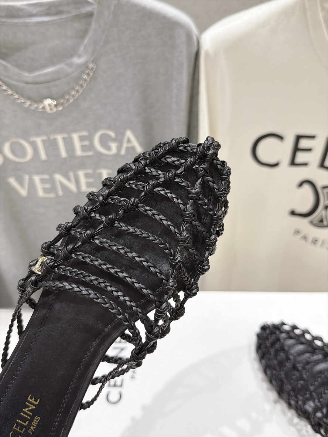 ua Ce**e scoobie braided mule