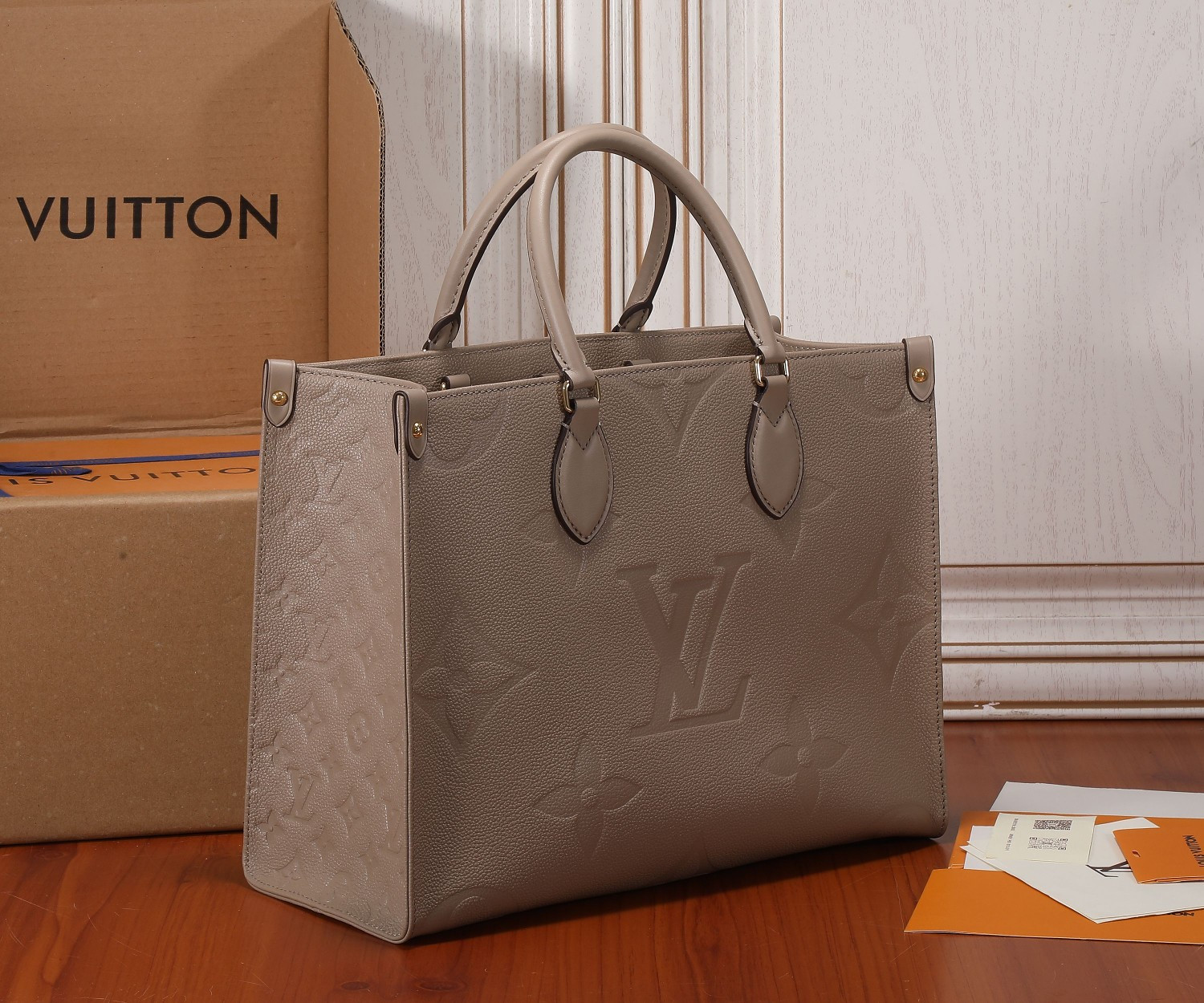 LV Onthego MM Tote Bag M45607 35 x 27 x 14 cm