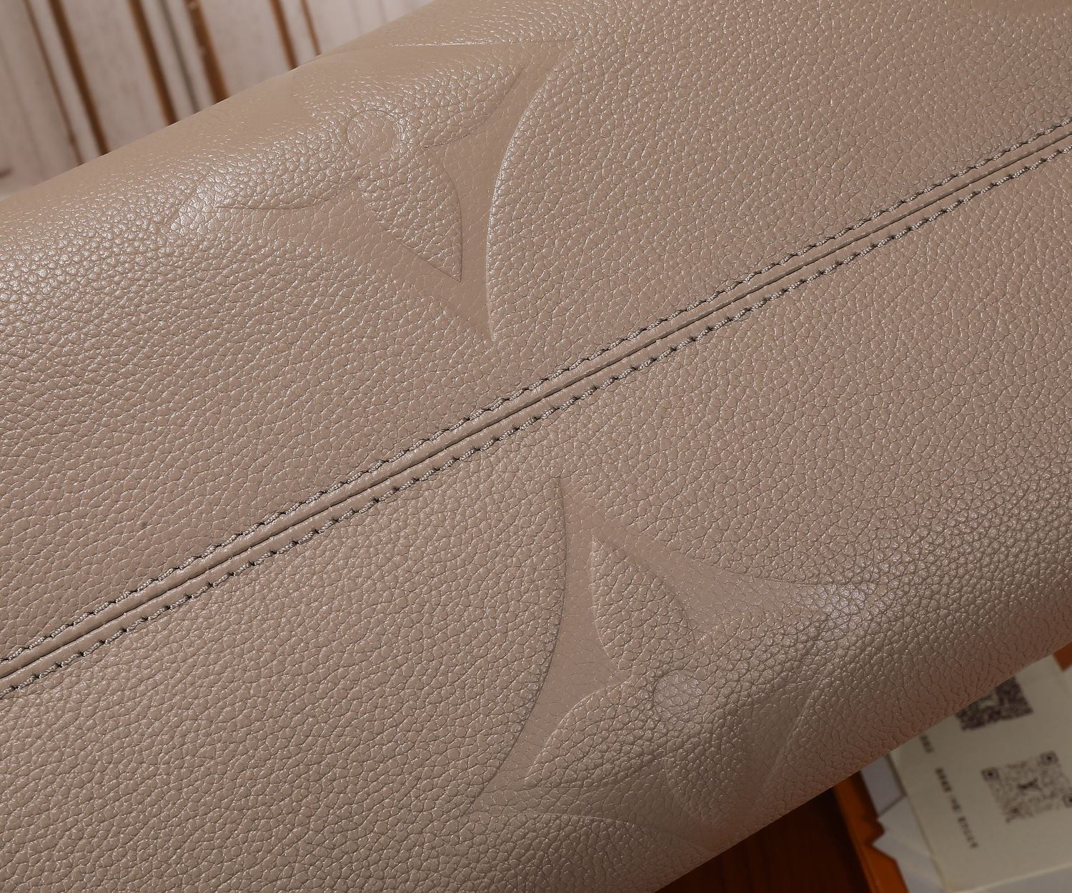 LV Onthego MM Tote Bag M45607 35 x 27 x 14 cm