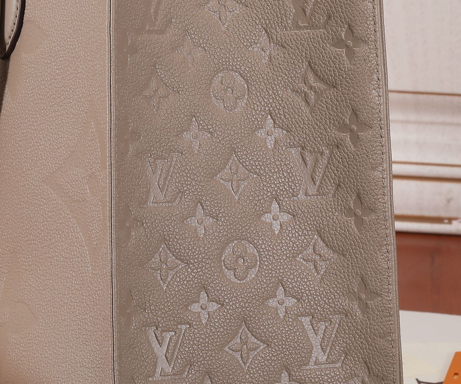 LV Onthego MM Tote Bag M45607 35 x 27 x 14 cm