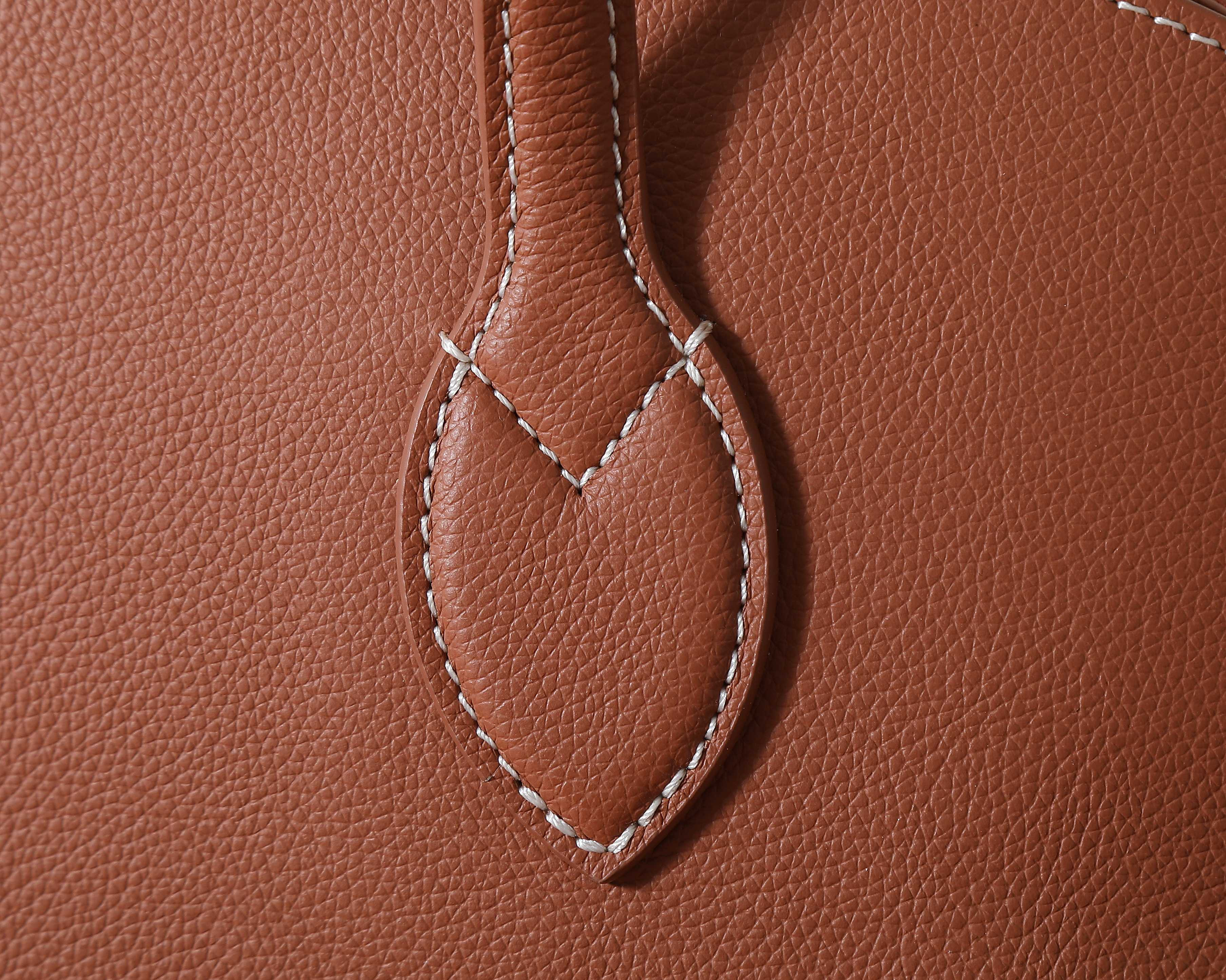 LV Low Key Duffle Tote M26688 43.5 x 26.5 x 14.5 cm