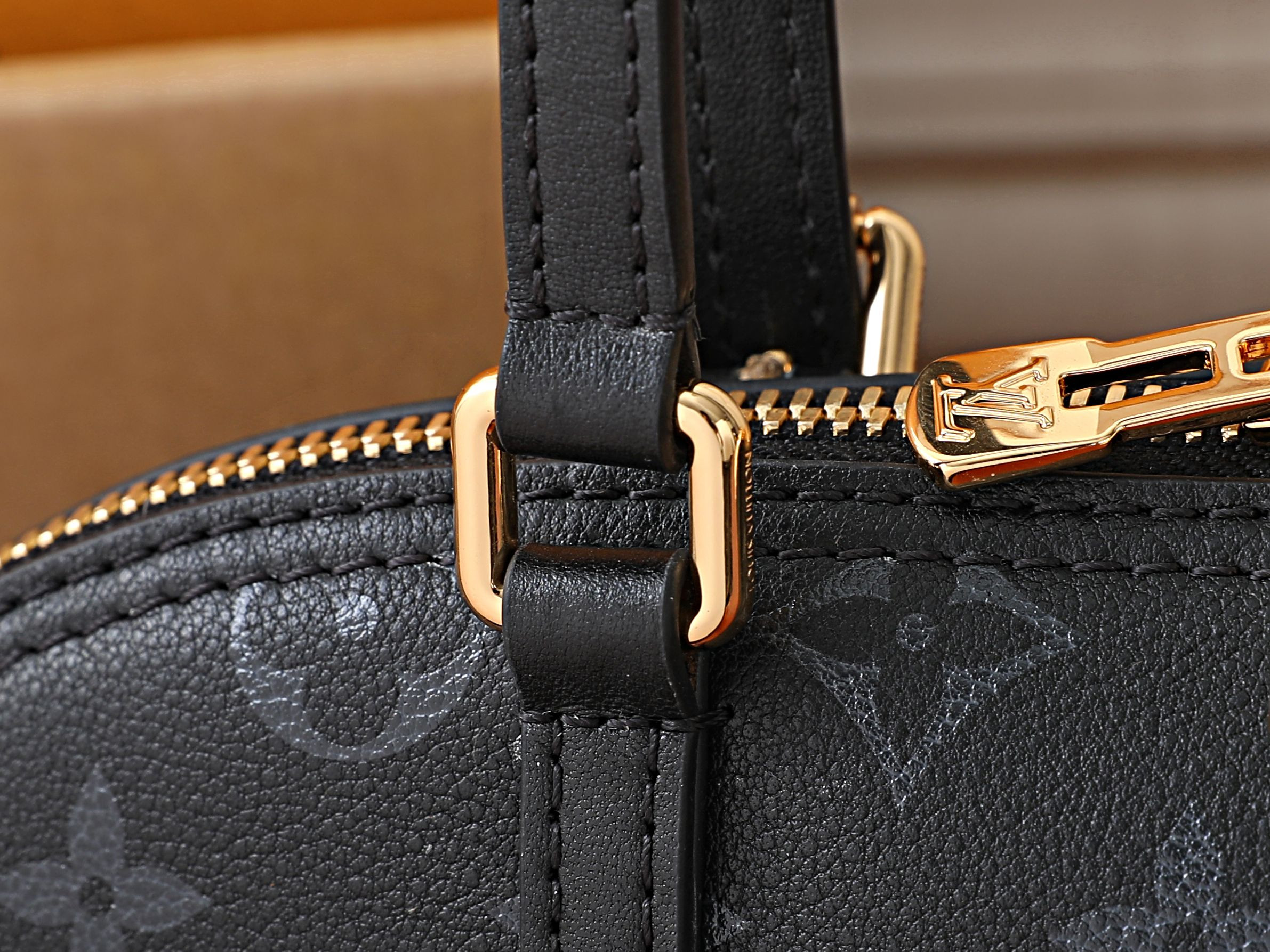 LV Squire East-West M3A167 29 x 14 x 8 cm
