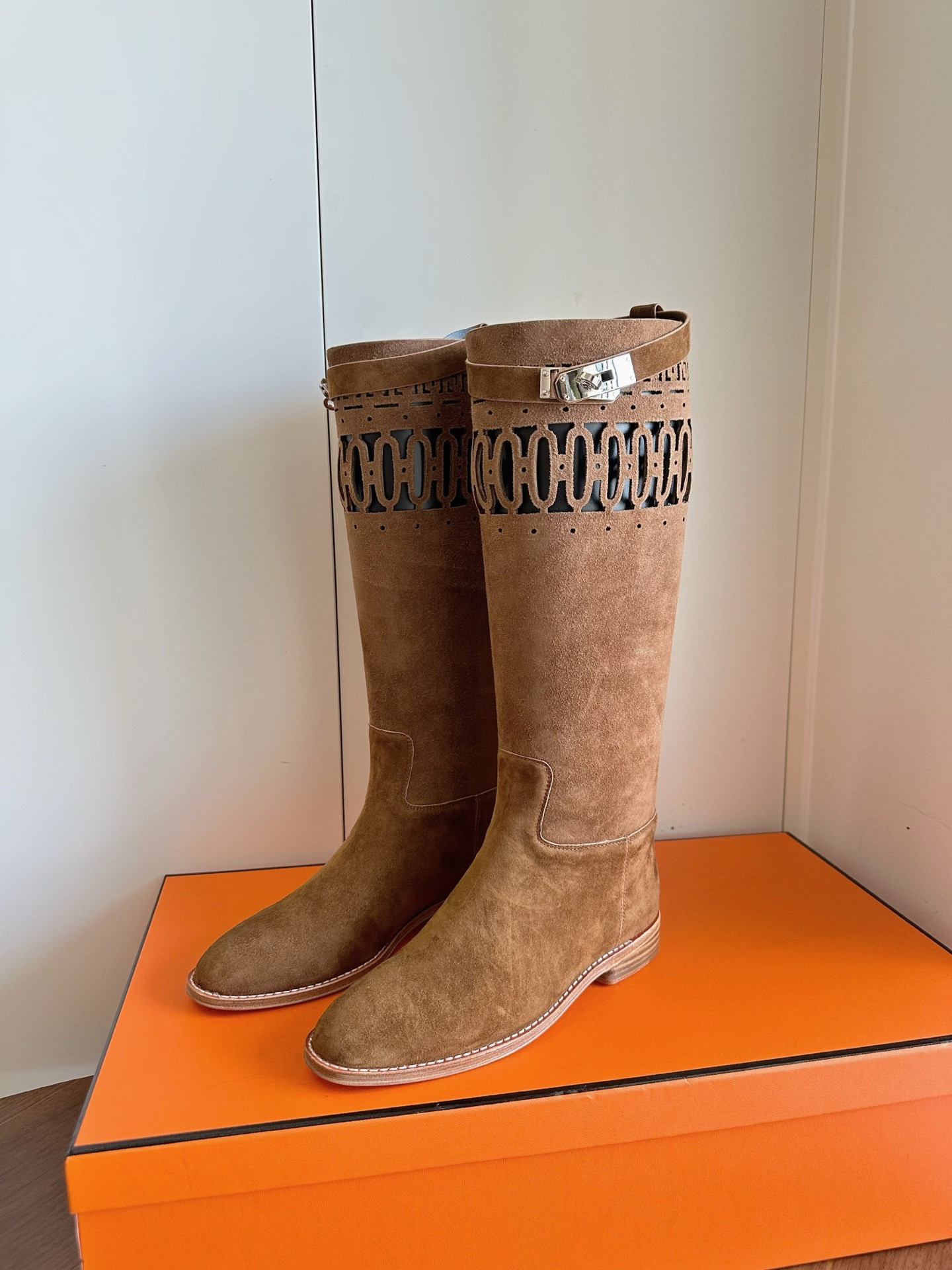 ua H**mes jumping boot