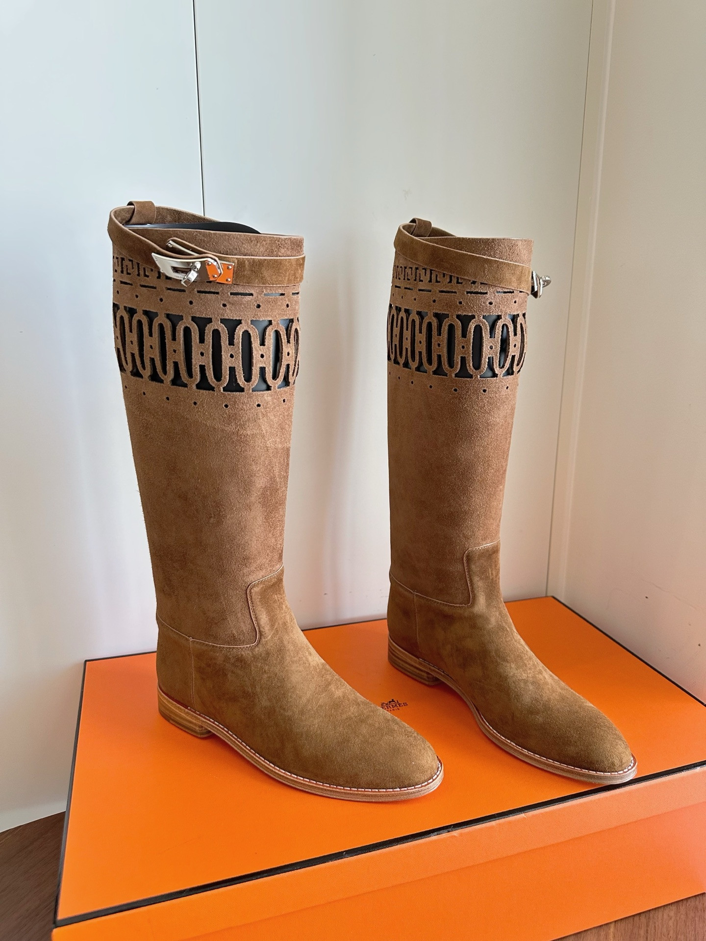 ua H**mes jumping boot