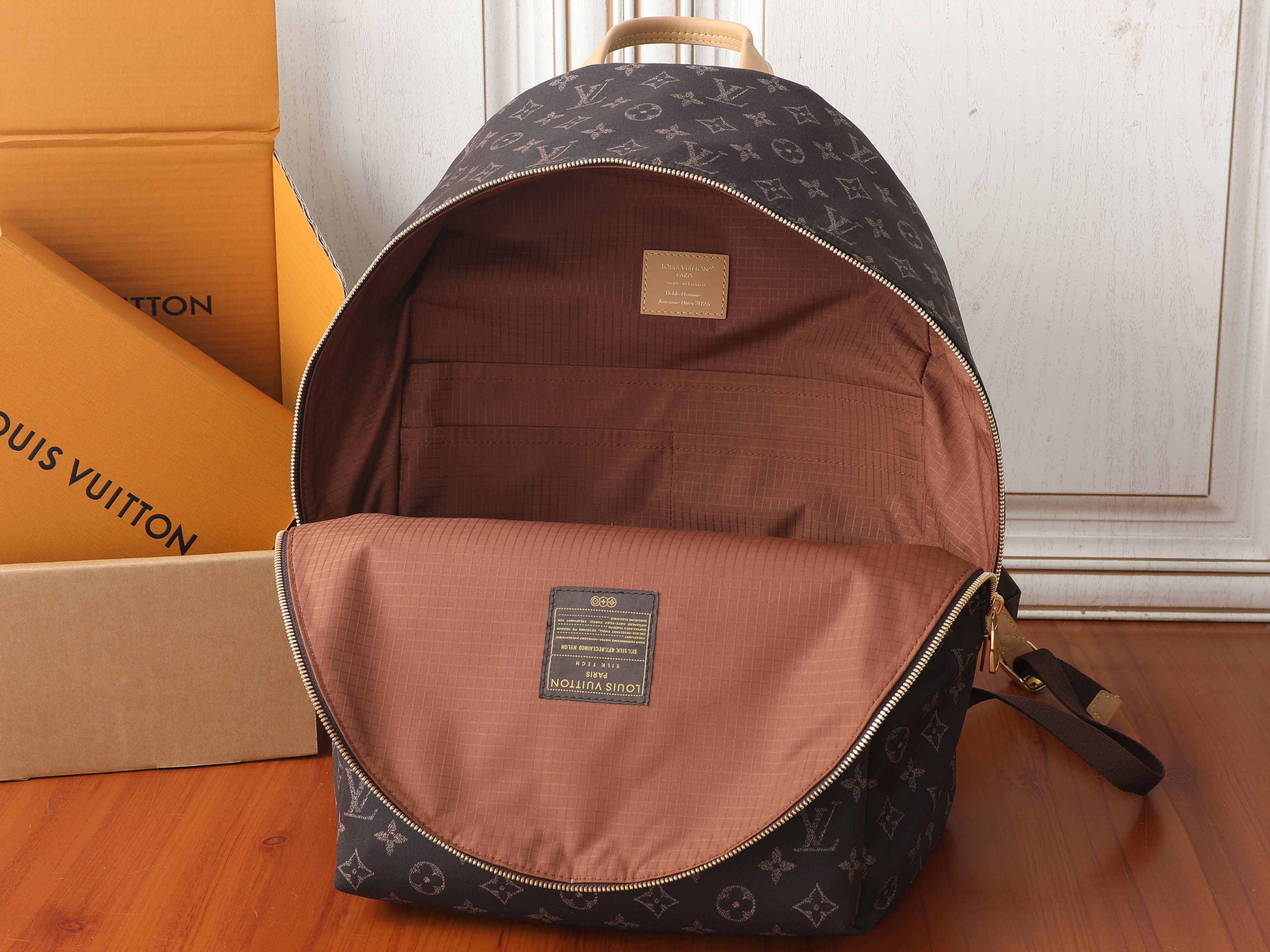 lv track backpack mm l0*is V*t0n silk tech m2a456 34 x 46 x 21 cm