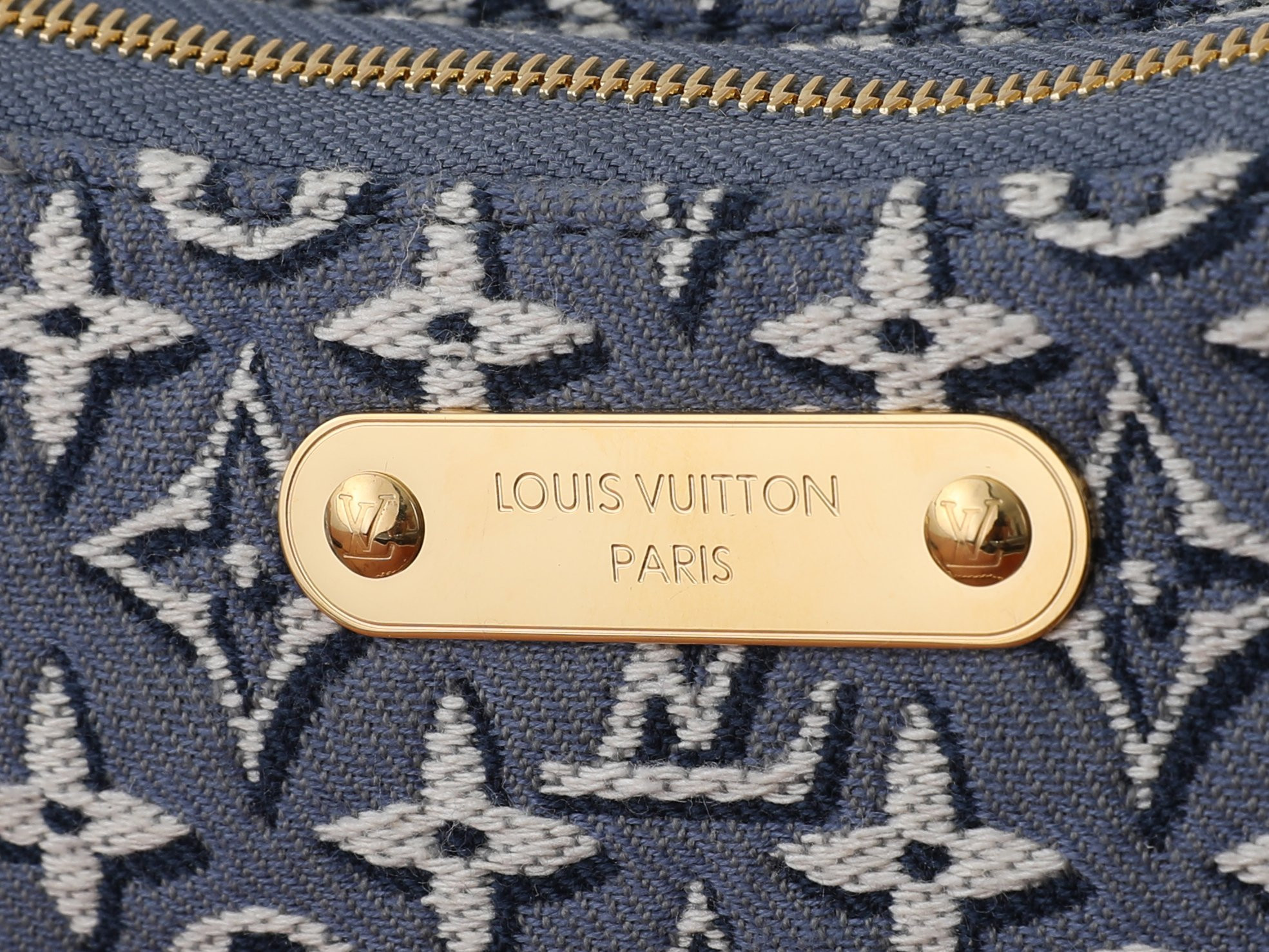 LV Liv Pochette M29895 24.5 x 13.5 x 6.5 cm