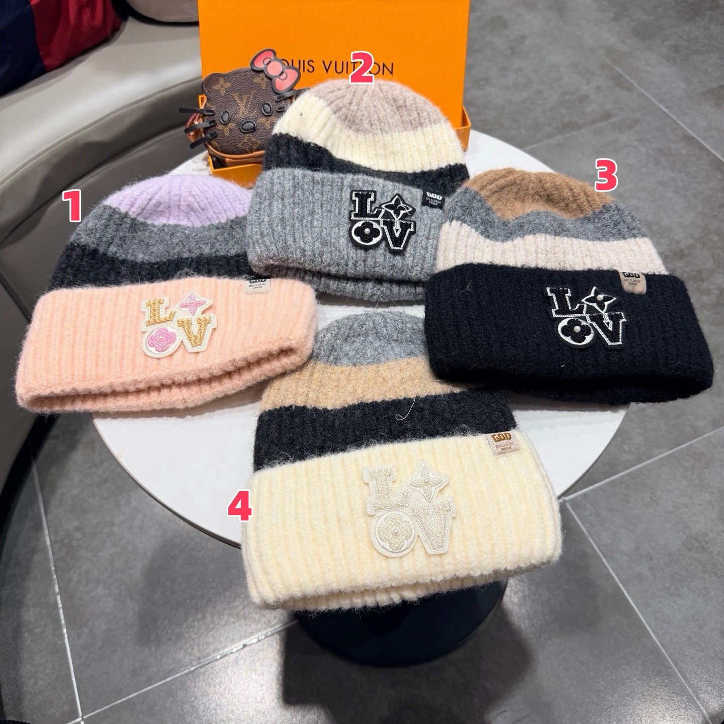 l0*is V*t0n beanie